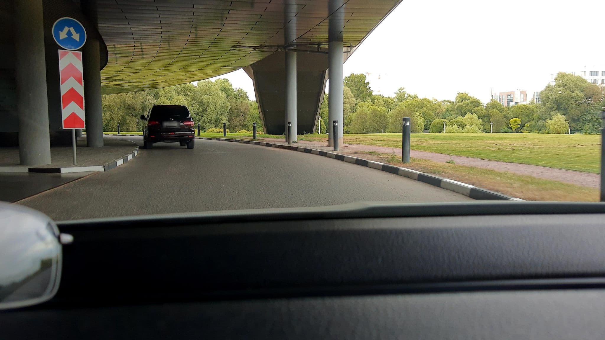 Street view near Tien Shan Hotel Skolkovo, Zarech’ye — © phoneuploader (CC BY-SA · Mapillary)