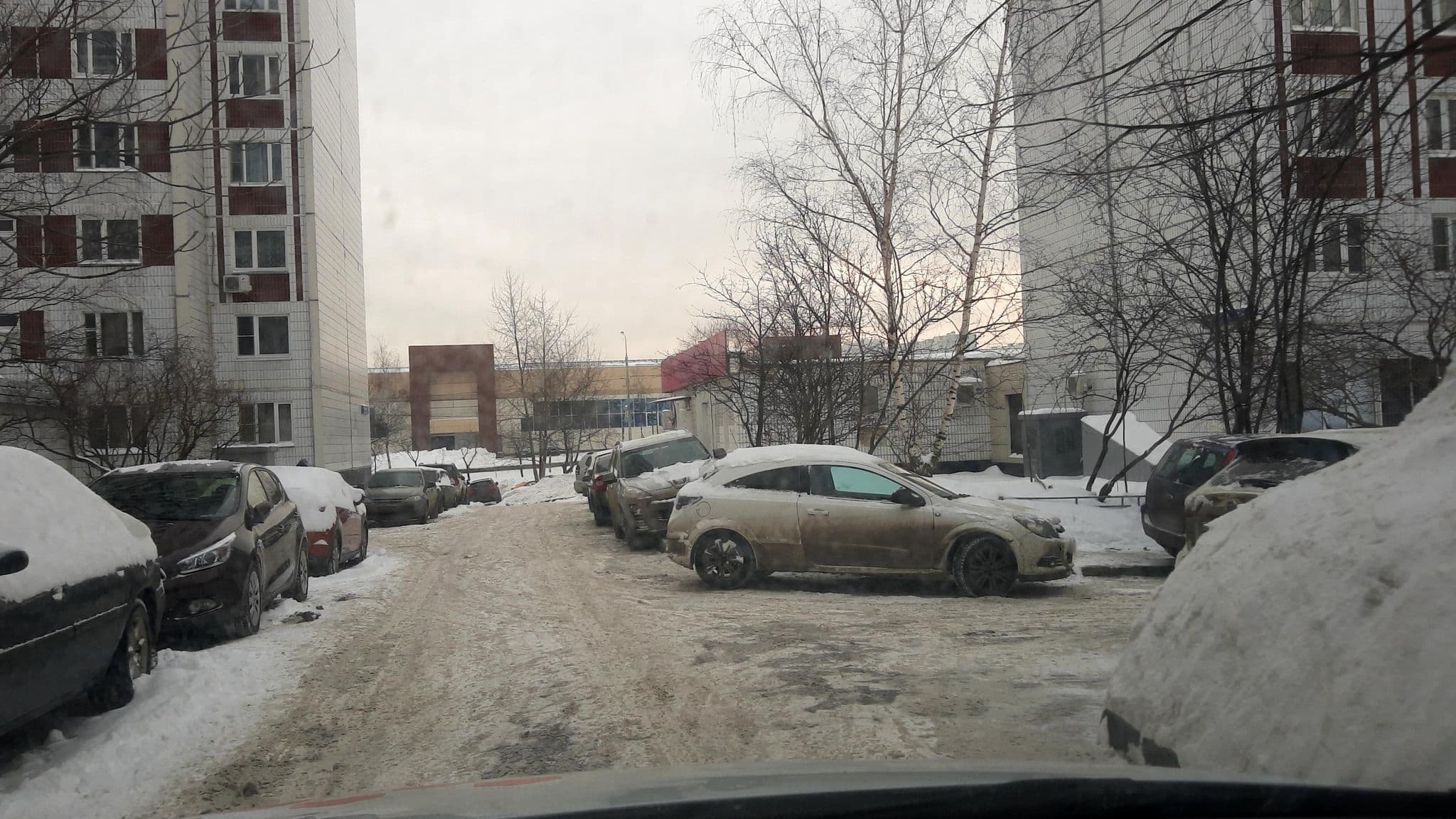 Street view near Мягкий Красный Диван, Tsaritsyno — © phoneuploader (CC BY-SA · Mapillary)