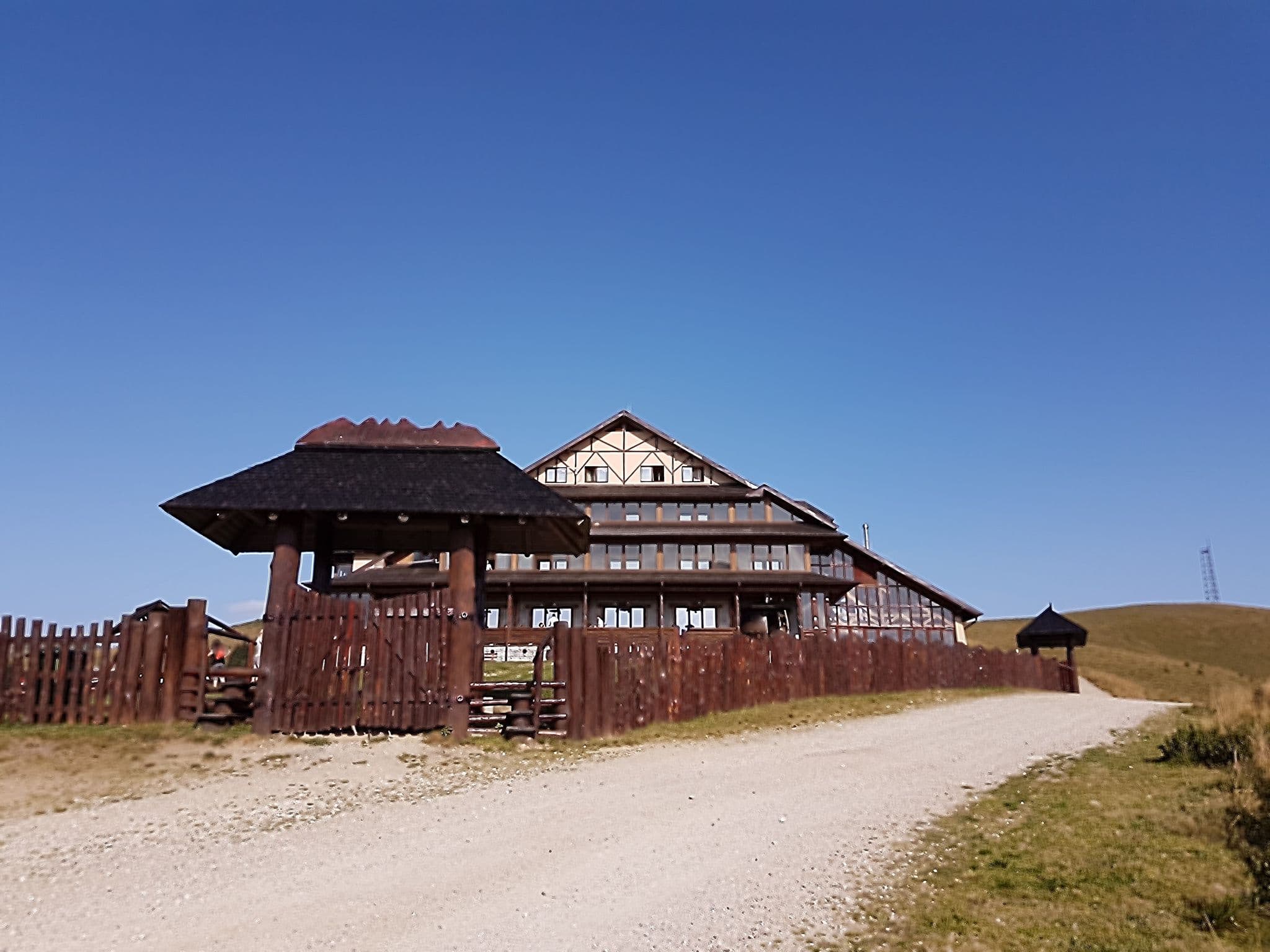 Street view near Cabana Vârful Ciucaș, Crivina — © tavi (CC BY-SA · Mapillary)