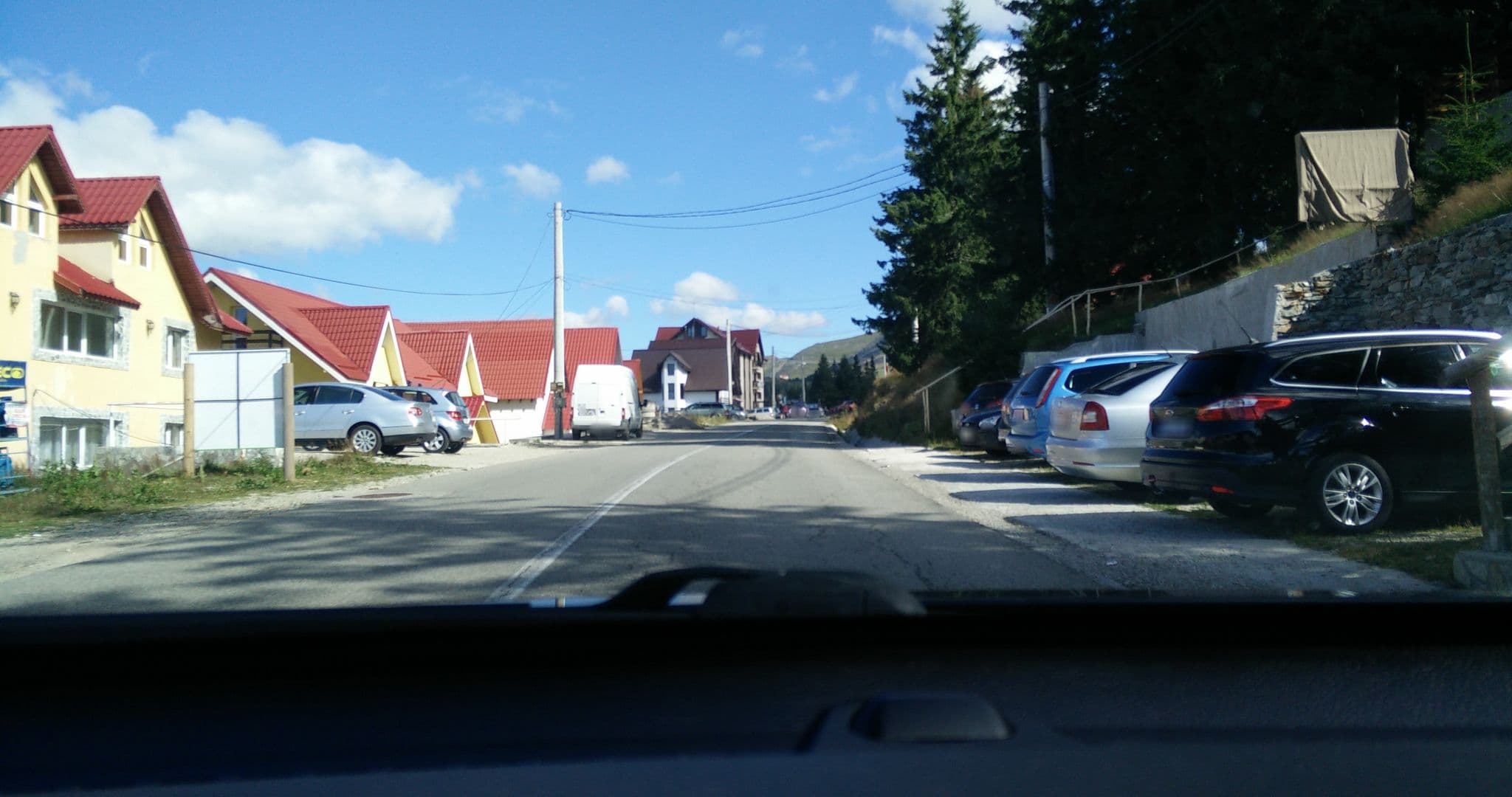 Street view near Pensiunea Royal, Polovragi — © strainu (CC BY-SA · Mapillary)