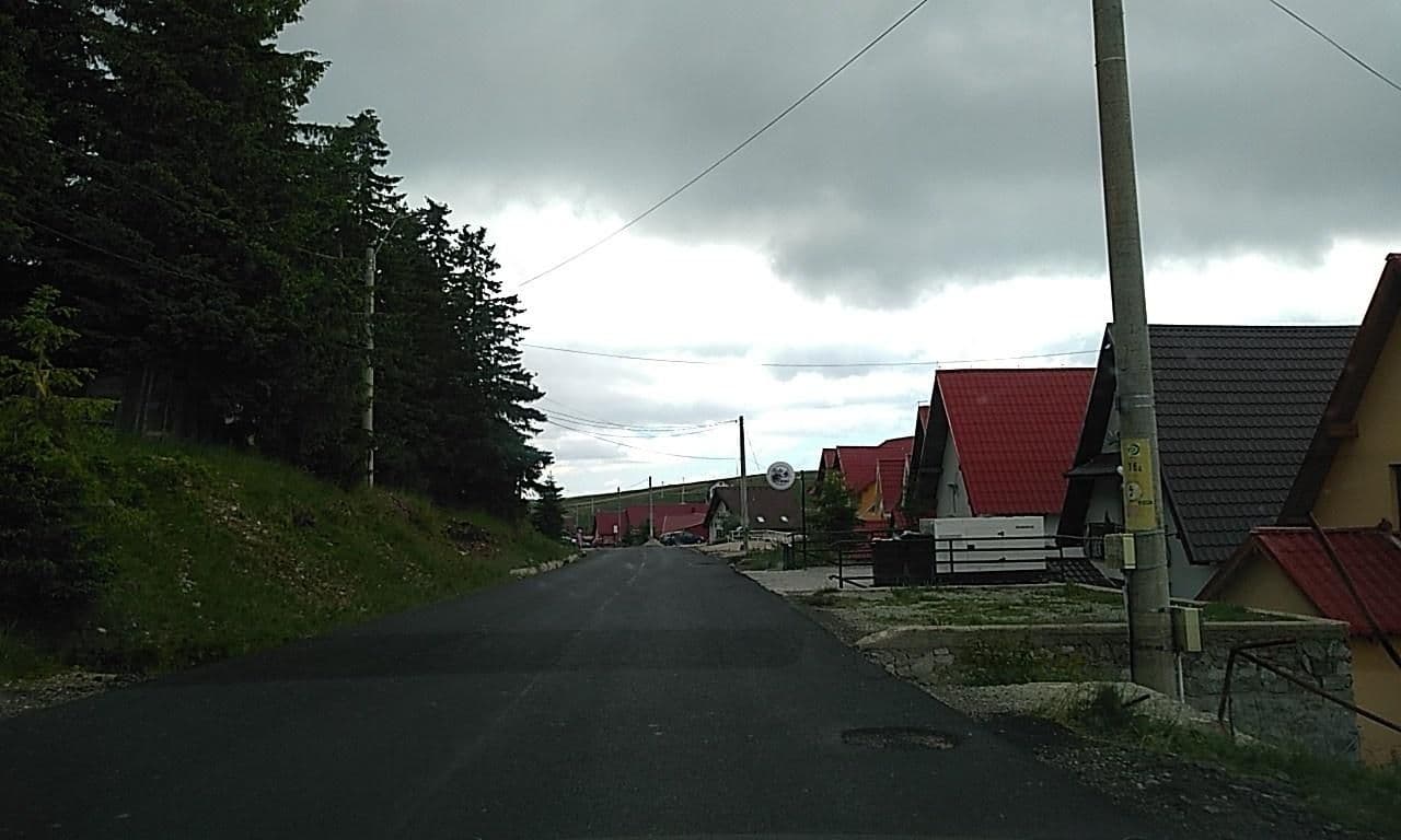 Street view near Stella Alpina, Polovragi — © tavi (CC BY-SA · Mapillary)