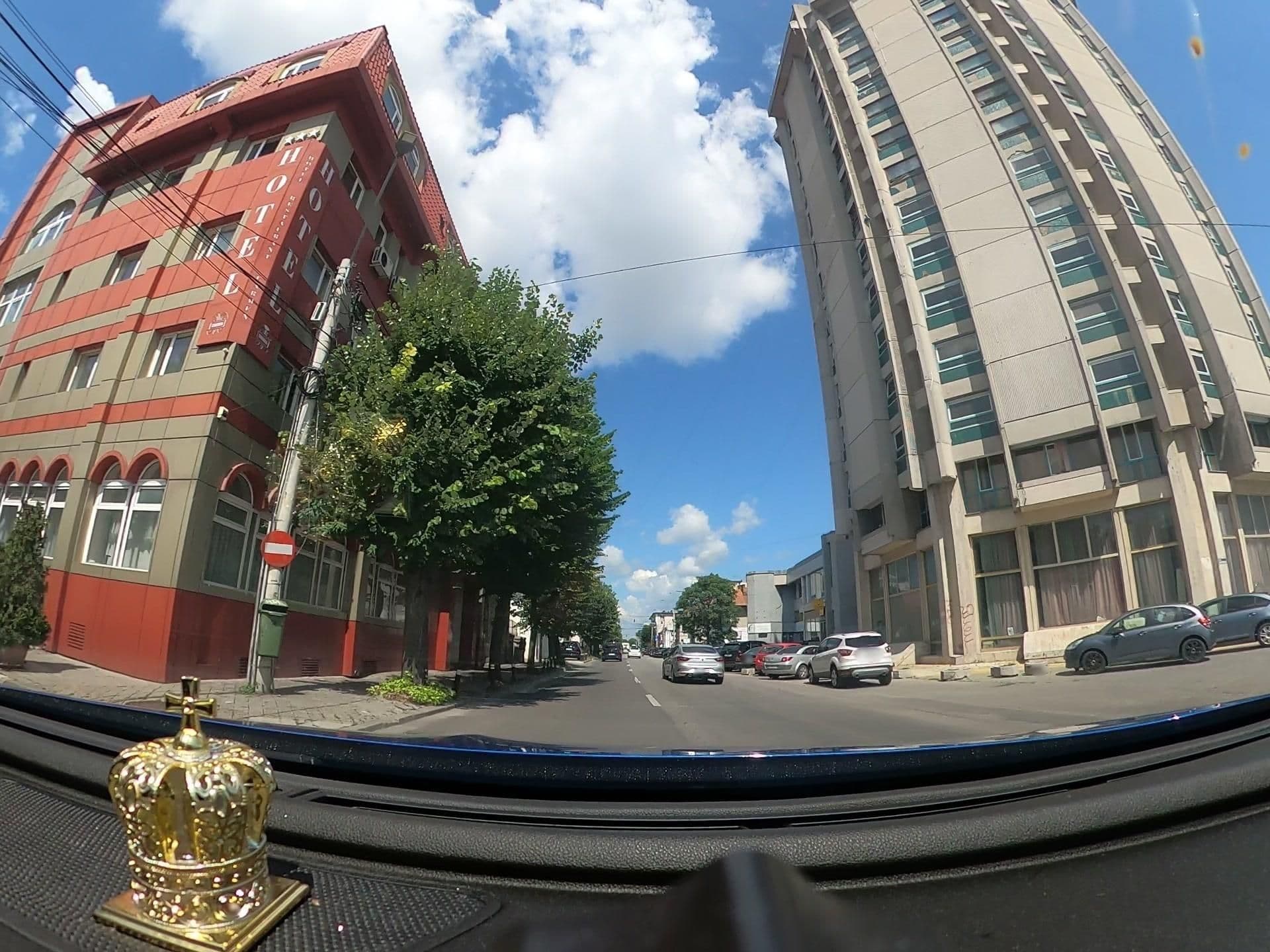 Street view near Hotel Muntenia, Piteşti — © DARIUSDINCA (CC BY-SA · Mapillary)