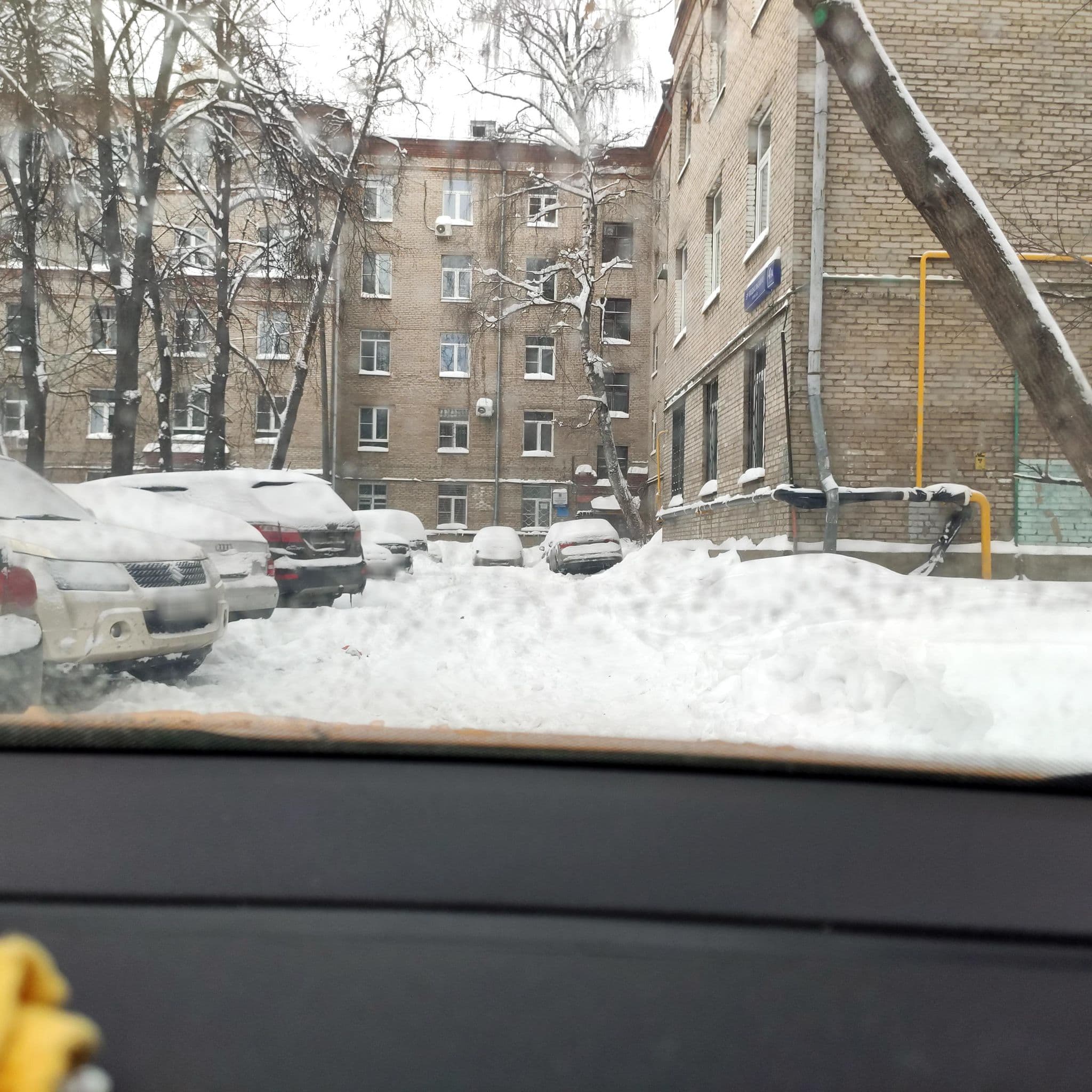Street view near Наквартире - Бульвар Рокоссовского, Bogorodskoye — © phoneuploader (CC BY-SA · Mapillary)