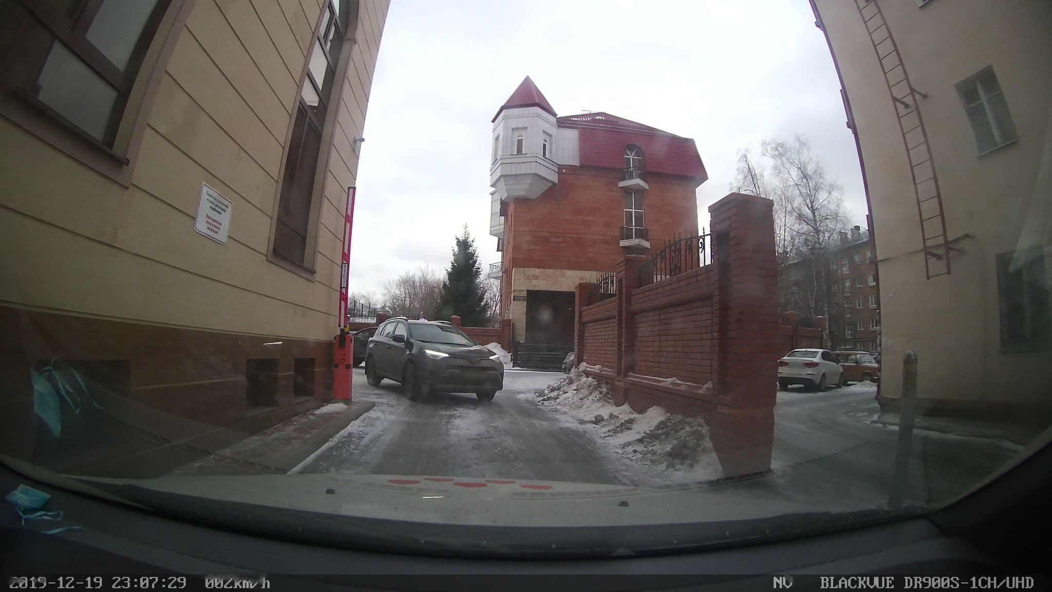Street view near Гостиница Армения, Kazan — © city_admin (CC BY-SA · Mapillary)