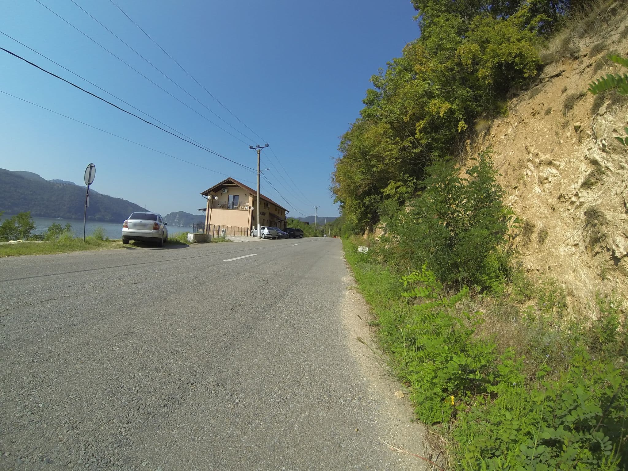 Street view near Casa Aless, Eşelniţa — © deeeznuuuts (CC BY-SA · Mapillary)