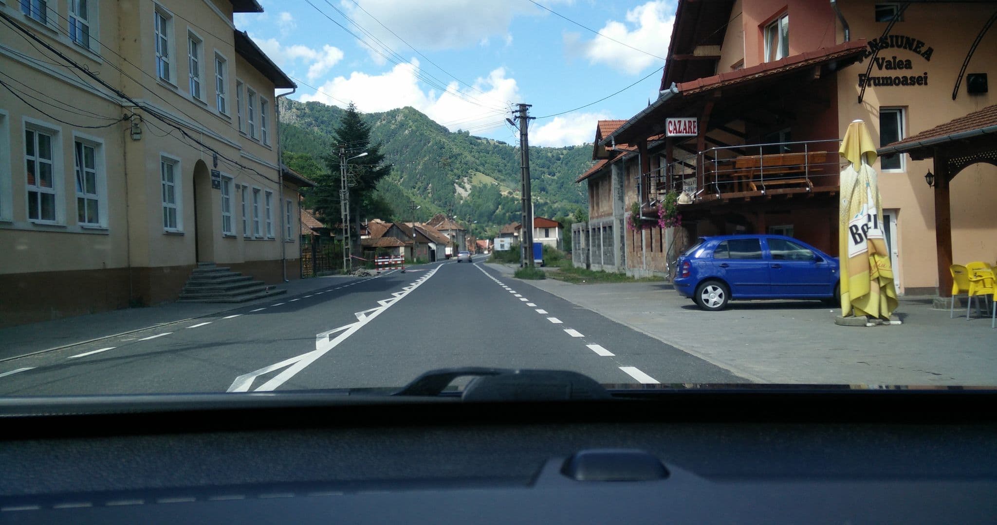 Street view near Cabana Cerbul - Oasa, Şugag — © strainu (CC BY-SA · Mapillary)