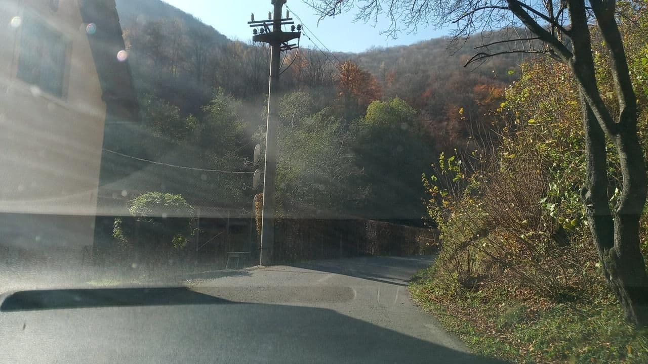 Street view near Cabana Vânătorilor, Boița — © tavi (CC BY-SA · Mapillary)