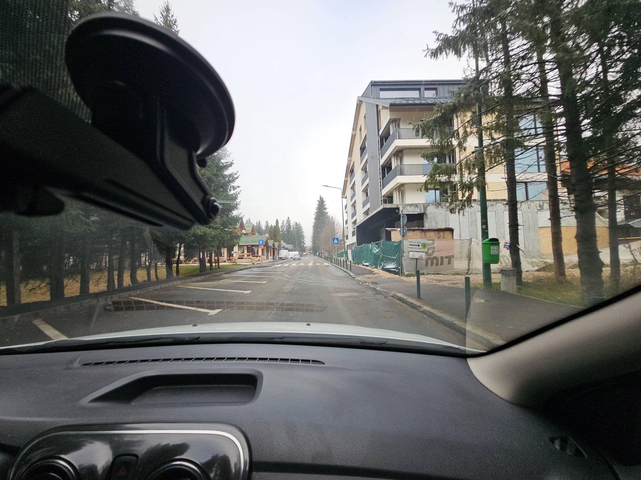 Street view near Pensiunea Kassandra, Braşov — © agamarcelnicolae (CC BY-SA · Mapillary)