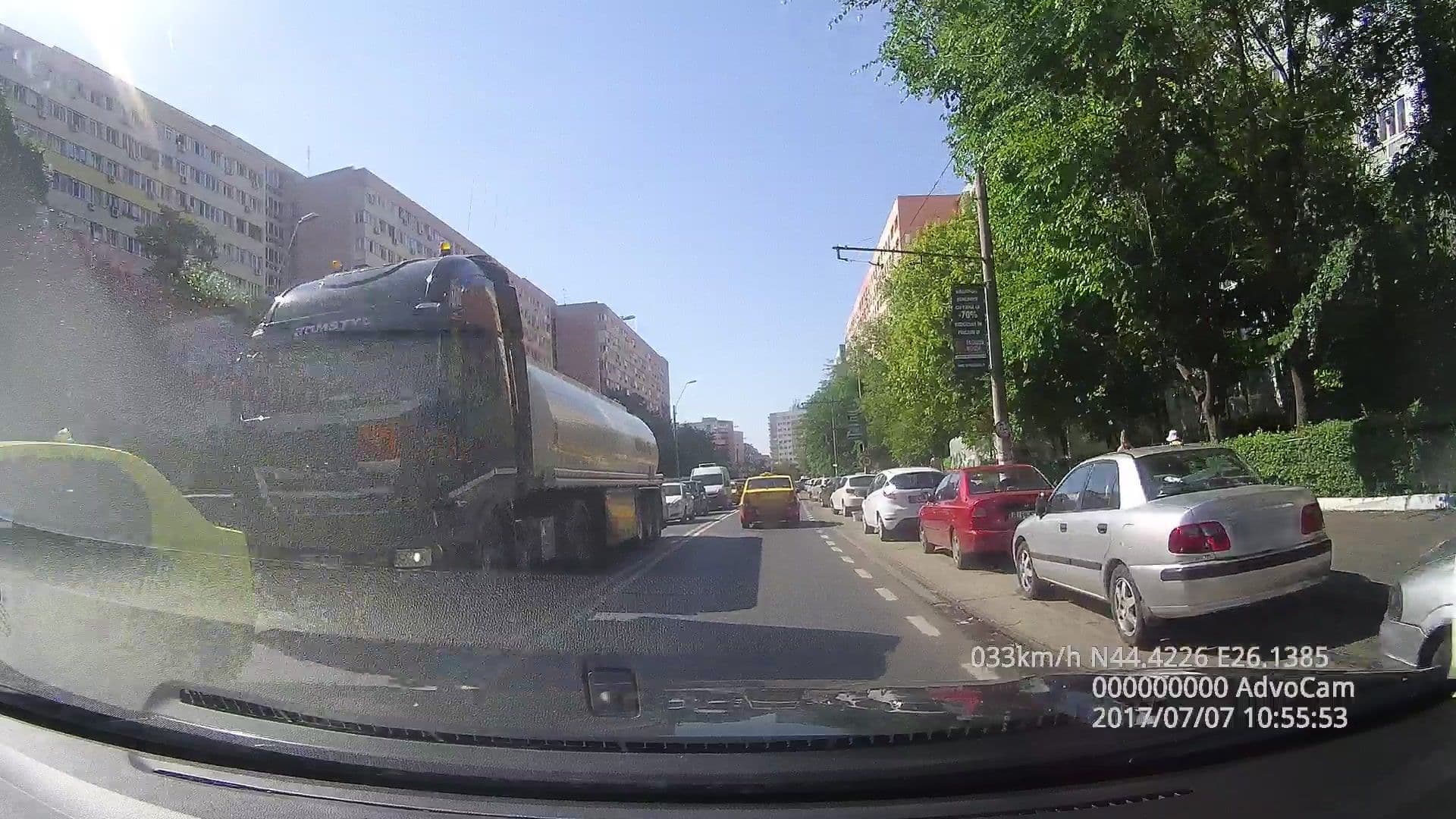 Street view near Room 108, Sector 3 — © tavi (CC BY-SA · Mapillary)