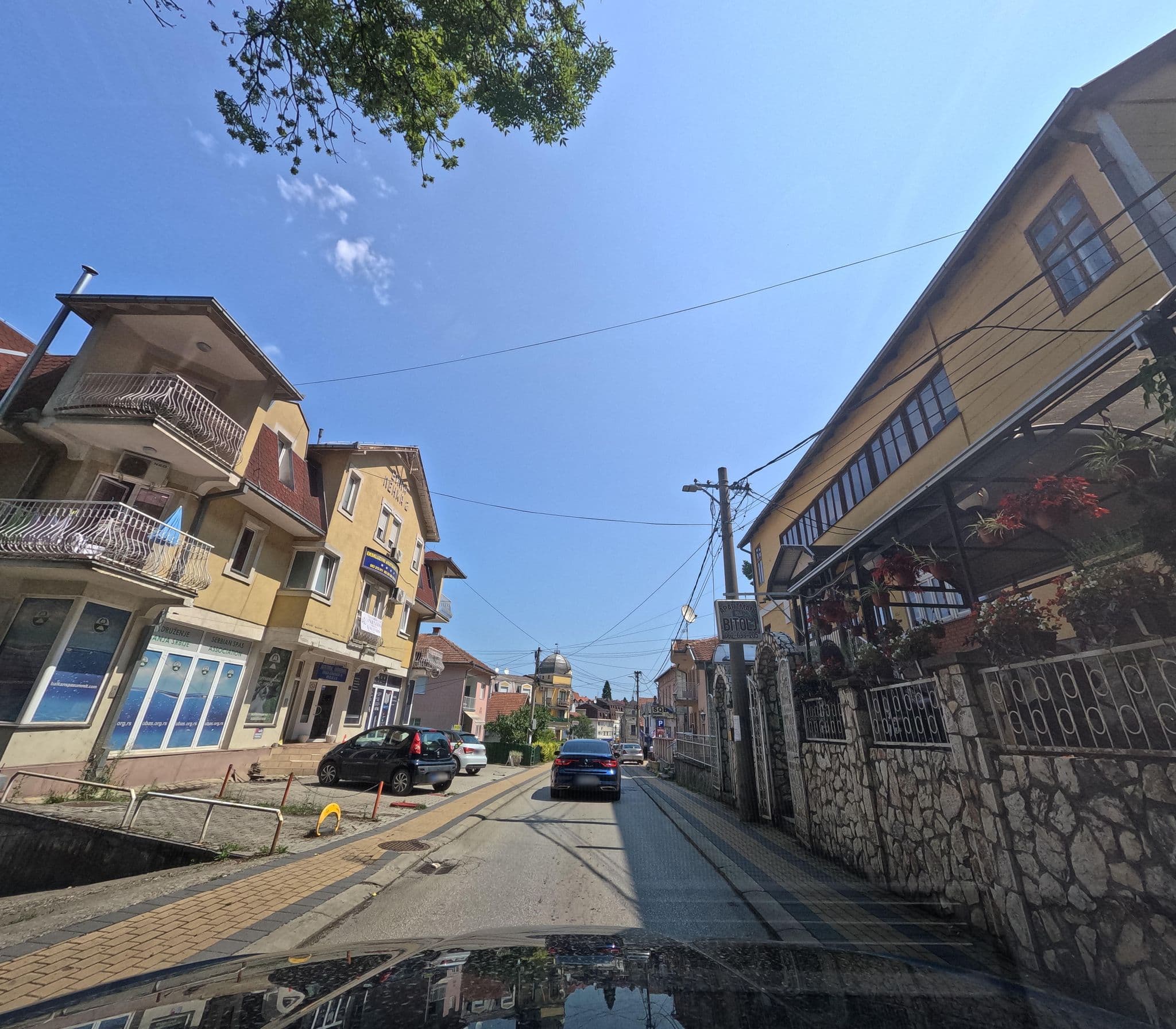 Street view near Апартмани Вила Ленка 2, Vrnjačka Banja — © Cakalovski (CC BY-SA · Mapillary)