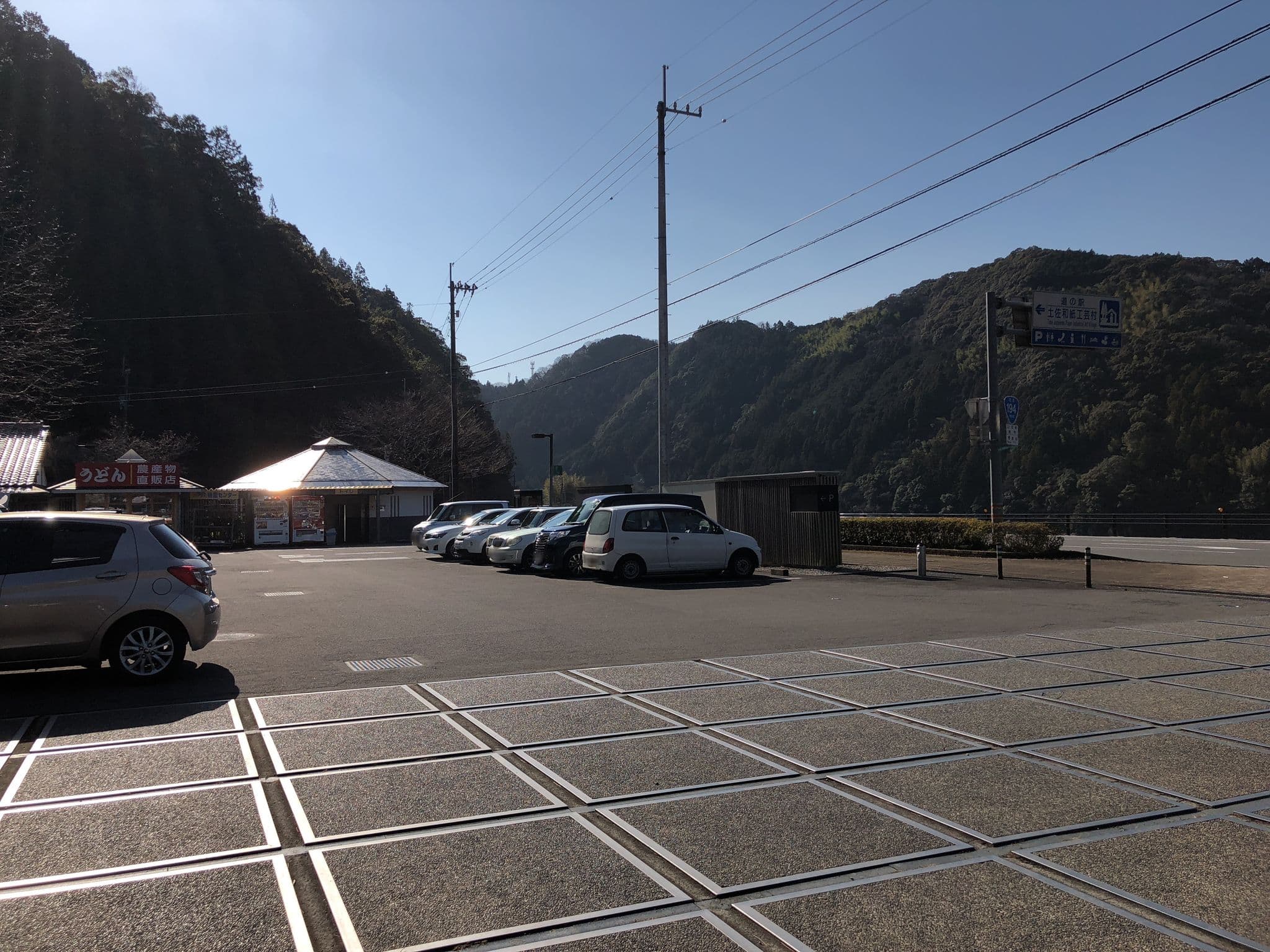 Street view near 土佐和紙工芸村「くらうど」 QRAUD, Ino — © umeko (CC BY-SA · Mapillary)