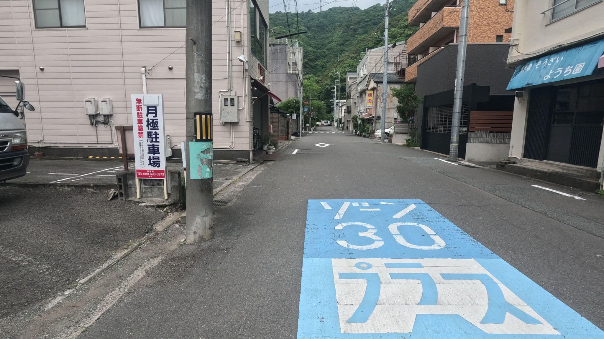 Street view near 東横イン 徳島駅眉山口, Tokushima — © alt9800 (CC BY-SA · Mapillary)