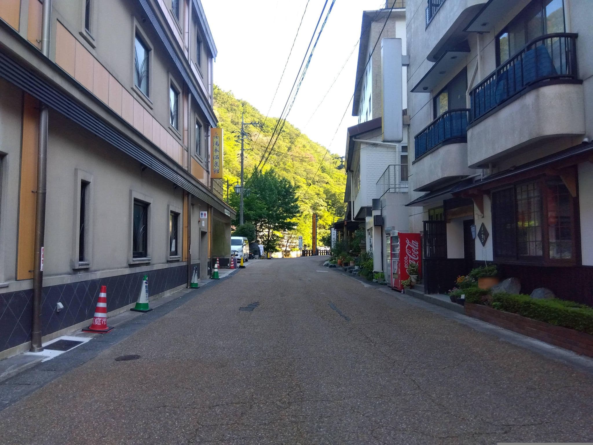 Street view near 湯快感 花やしき, Maniwa — © claus1228 (CC BY-SA · Mapillary)