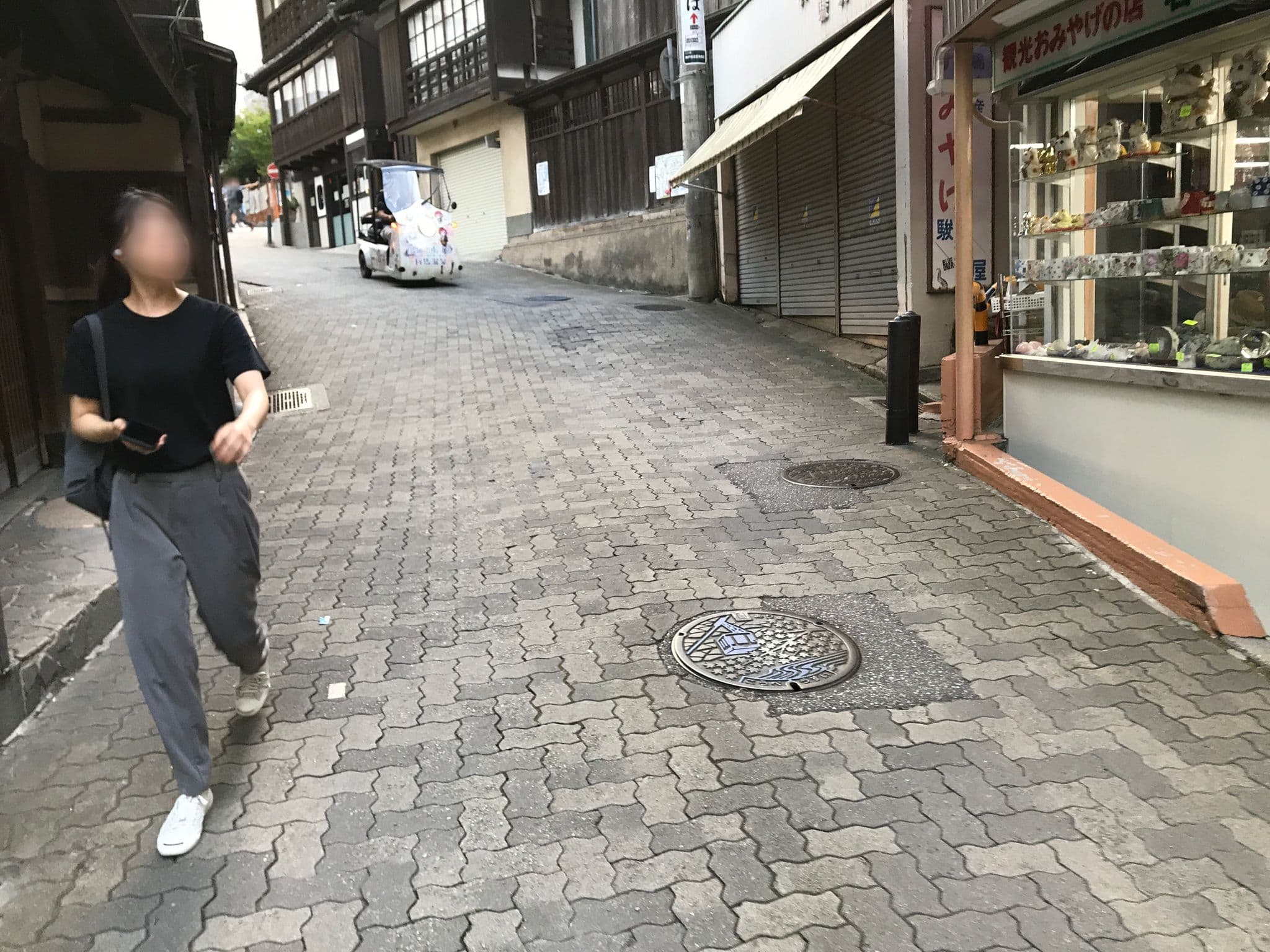 Street view near 御所坊, Ashiya — © yaritsusozai (CC BY-SA · Mapillary)