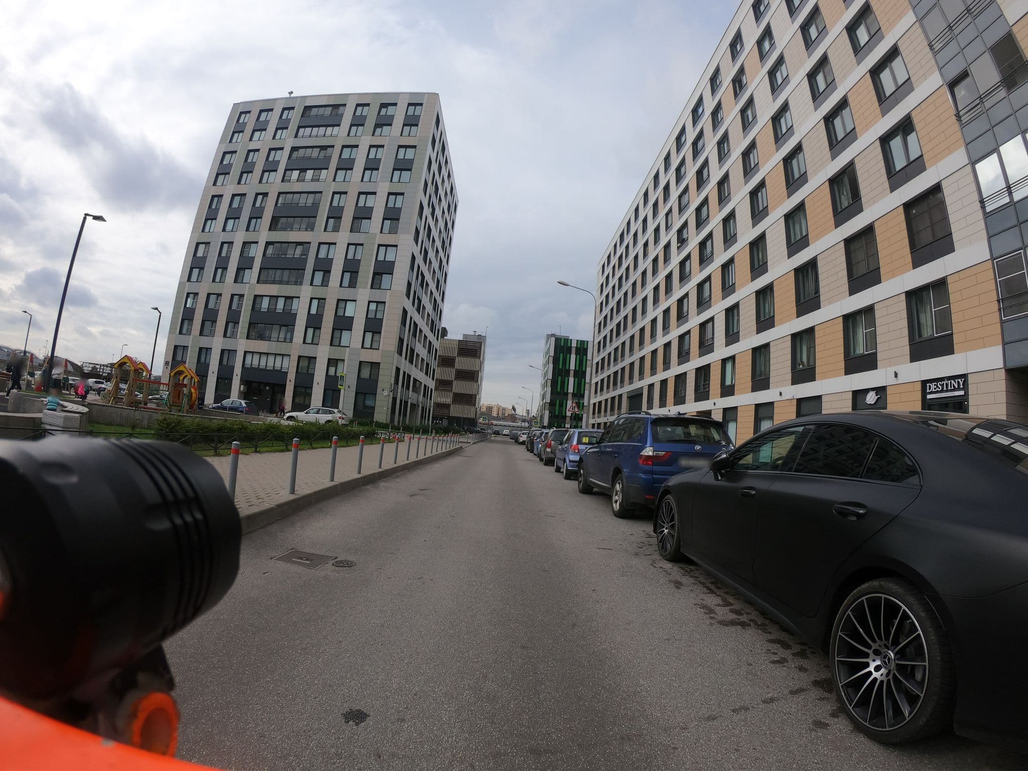 Street view near La Mare, Centralniy