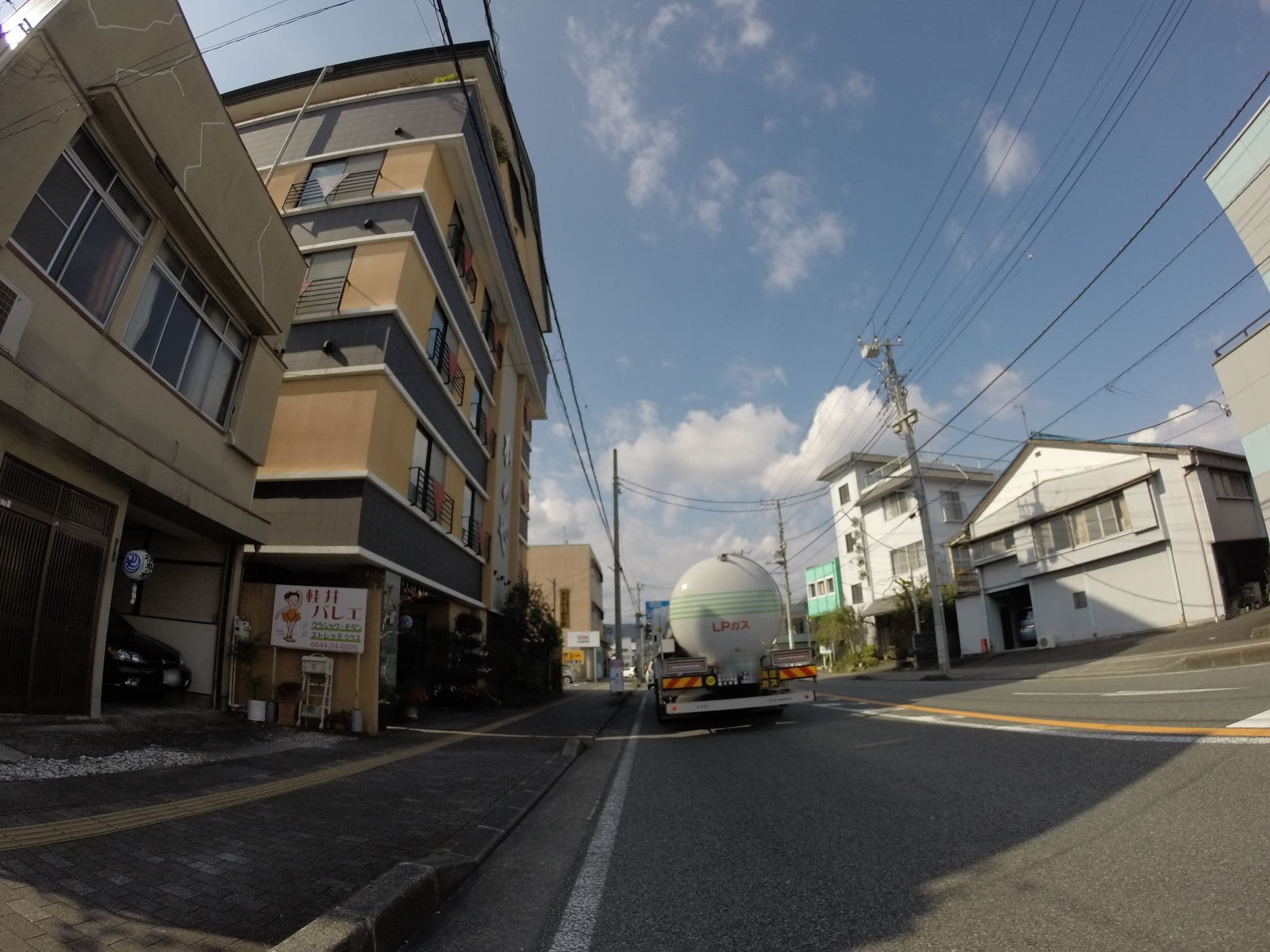 Street view near かめや旅館, Fujinomiya — © kudarisenmon (CC BY-SA · Mapillary)