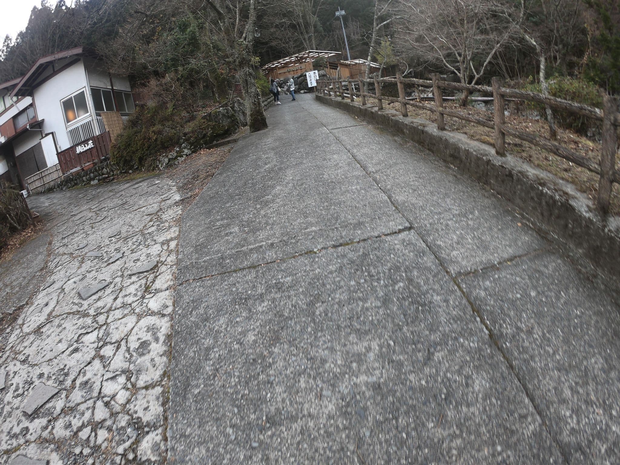 Street view near 寸又峡温泉 朝日山荘, Tanokuchi — © tom_g3x (CC BY-SA · Mapillary)
