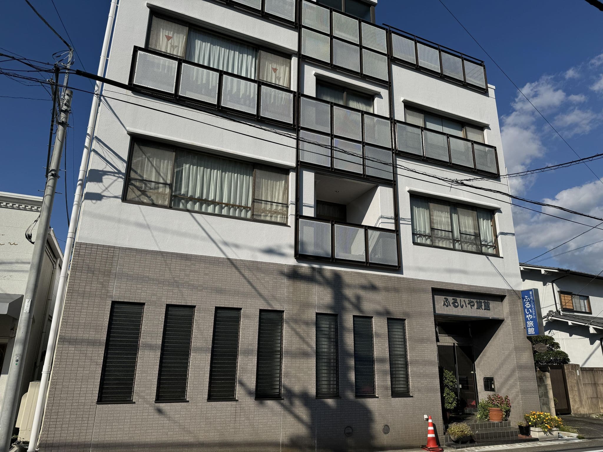 Street view near ふるいや旅館, Fuji — © okadatsuneo (CC BY-SA · Mapillary)