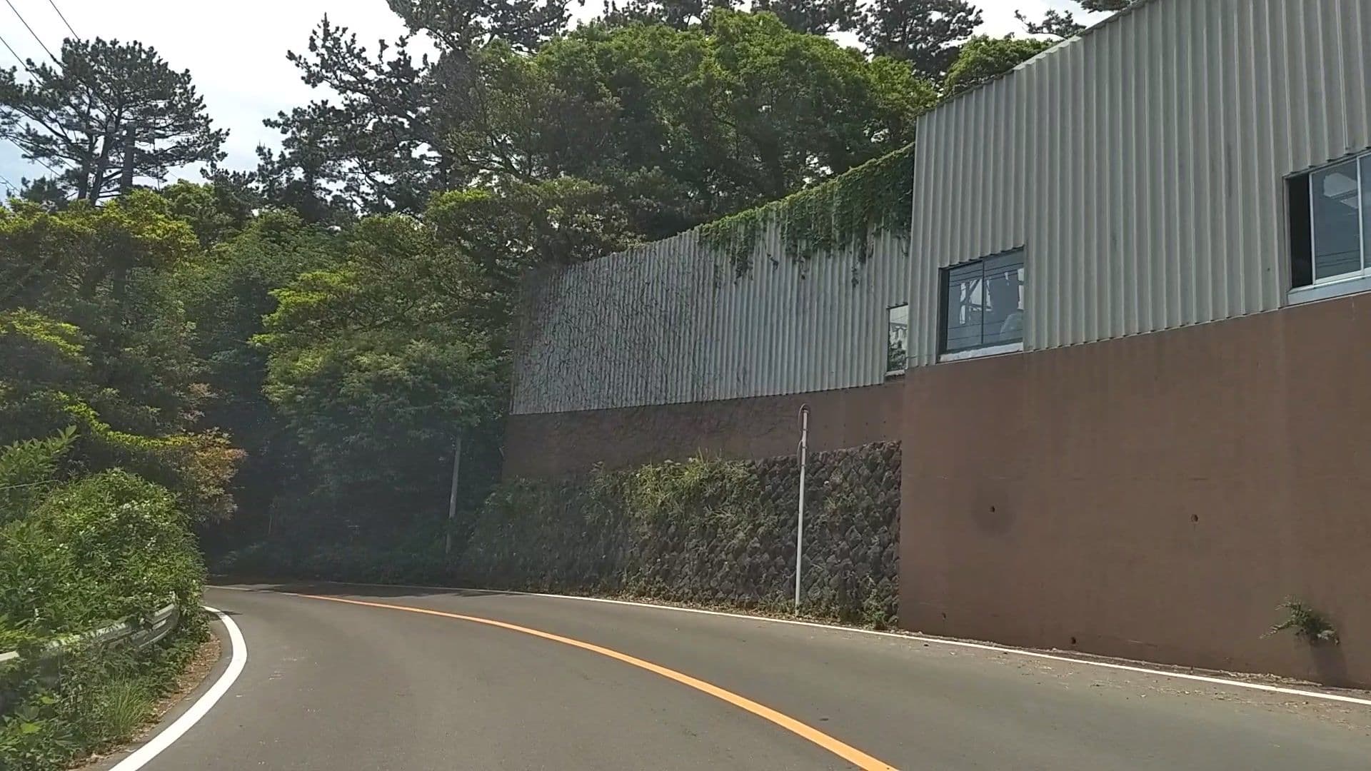 Street view near 朝日の宿真鶴荘, Manazuru — © drivephotograph (CC BY-SA · Mapillary)