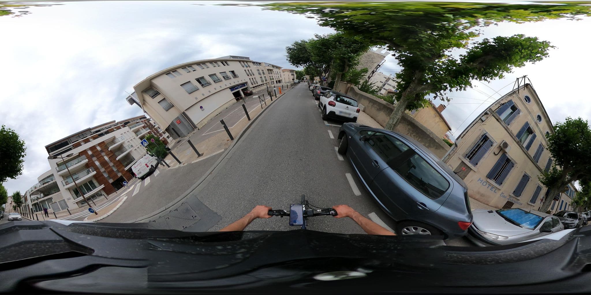Street view near La Rotonde, La Ciotat — © simon_geovelo (CC BY-SA · Mapillary)