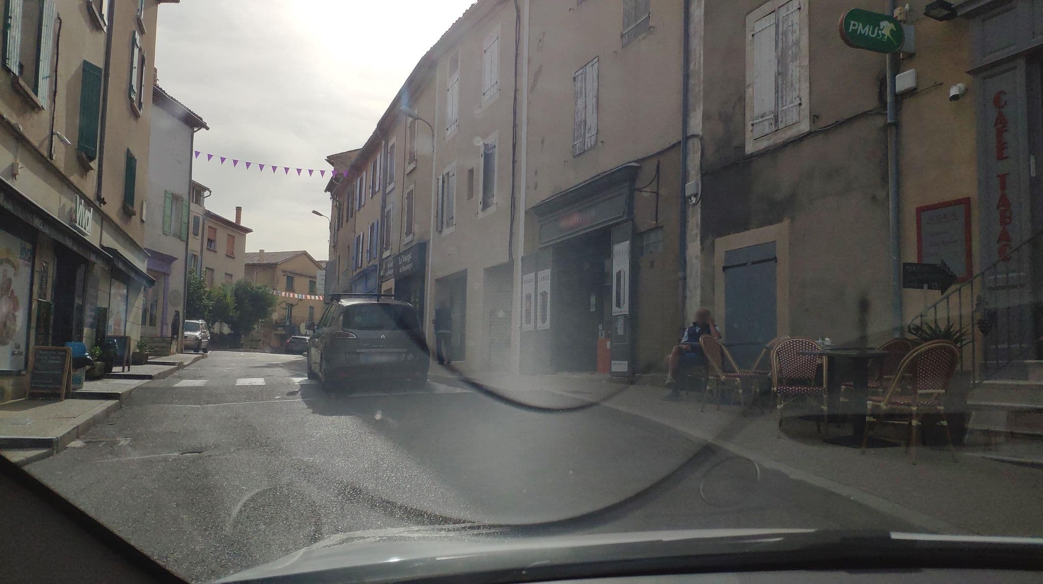 Street view near Le Louvre, Sault — © cabinetcourbi (CC BY-SA · Mapillary)