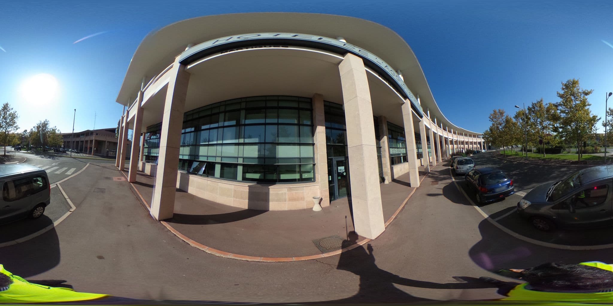 Street view near Hôtel Ibis, Martigues — © zimmy (CC BY-SA · Mapillary)