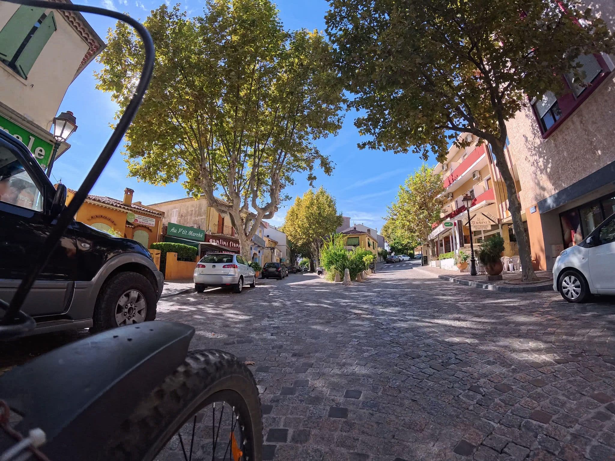 Street view near Villa Terramera, Le Lavandou — © voyage-hors-saison (CC BY-SA · Mapillary)