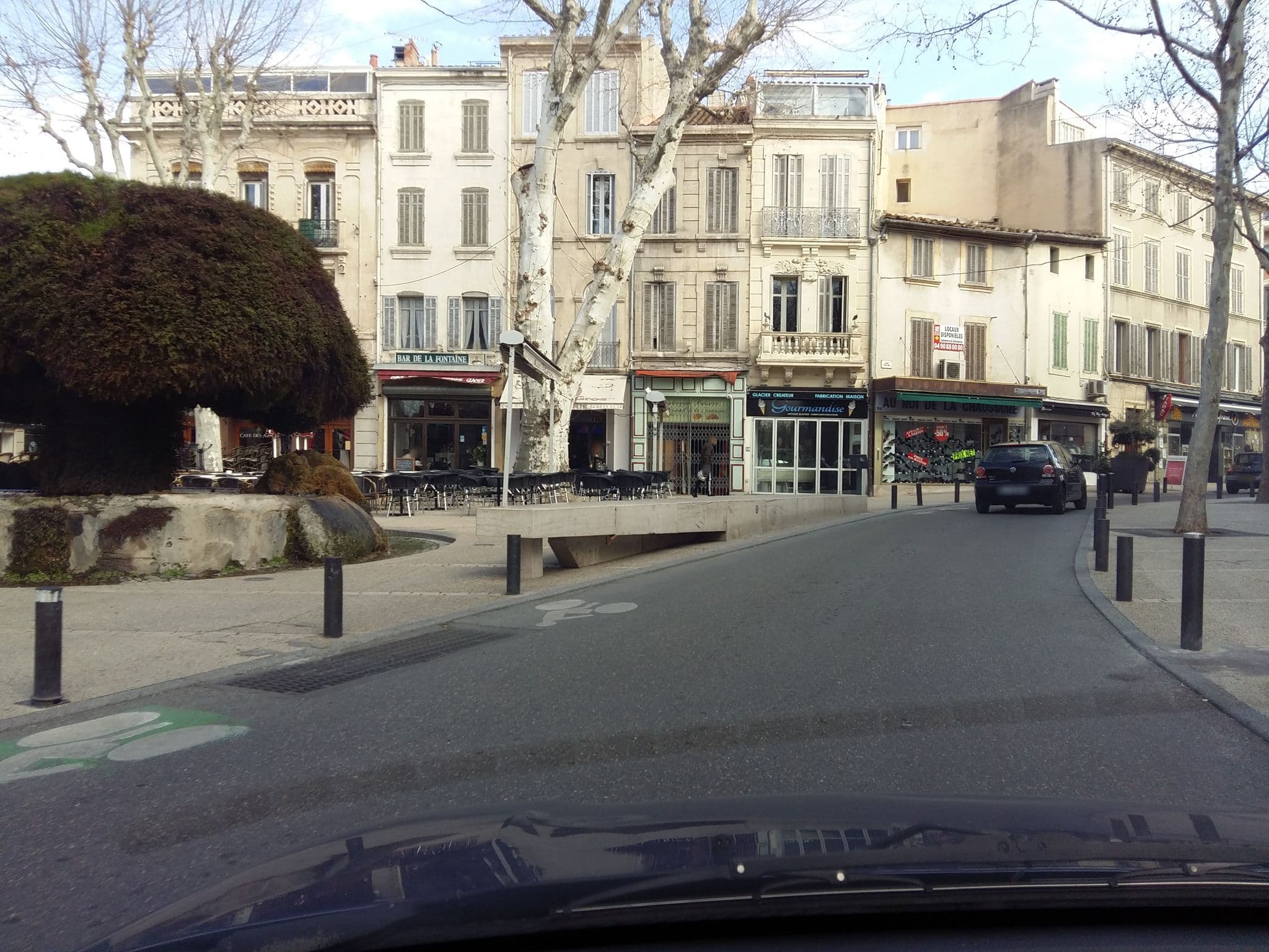 Street view near Grand Hôtel de la Poste, Salon-de-Provence — © zimmy (CC BY-SA · Mapillary)