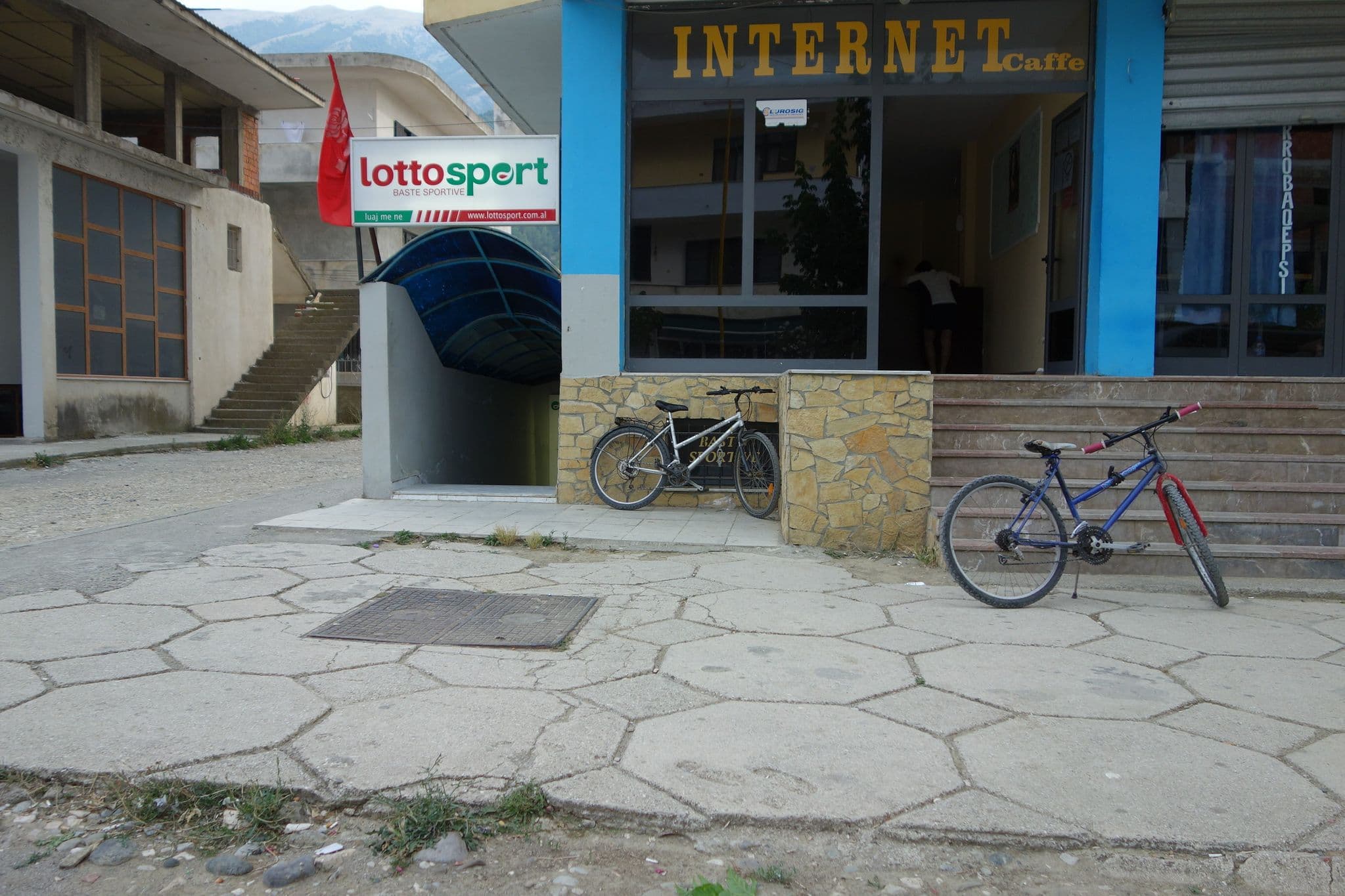 Street view near Gold Hotel, Përmet — © malenki (CC BY-SA · Mapillary)