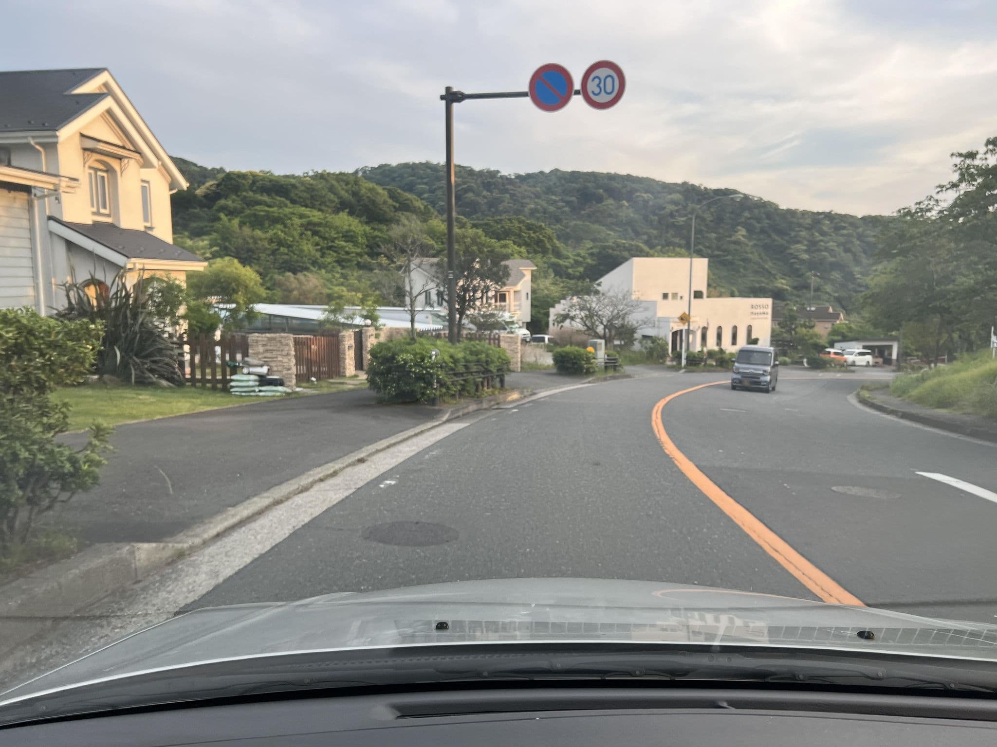 Street view near Lenoma Hotel, Hayama — © mitz (CC BY-SA · Mapillary)