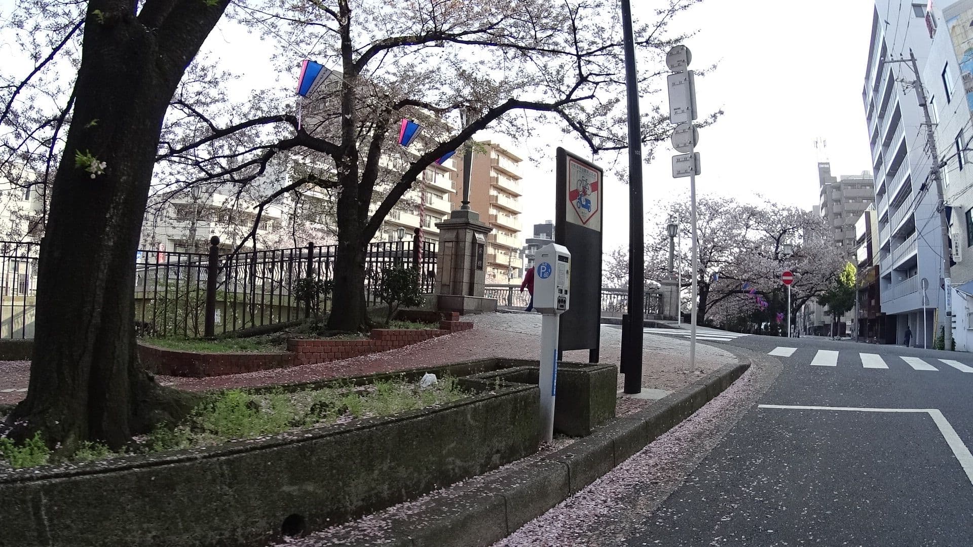 Street view near ホテルマイステイズ横浜, Enokichō — © mura (CC BY-SA · Mapillary)