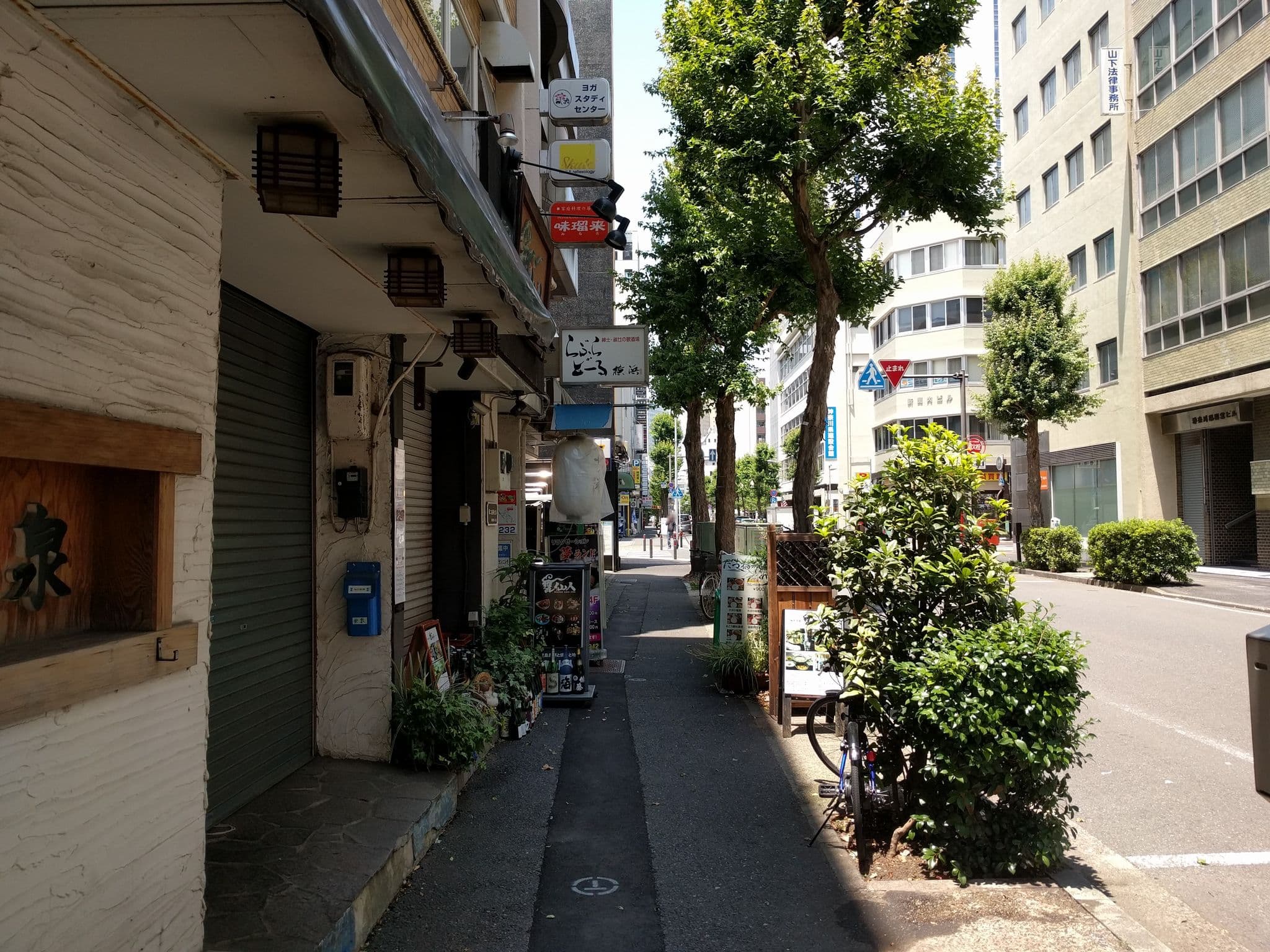 Street view near 東横イン横浜関内, Yokohama — © drivephotograph (CC BY-SA · Mapillary)