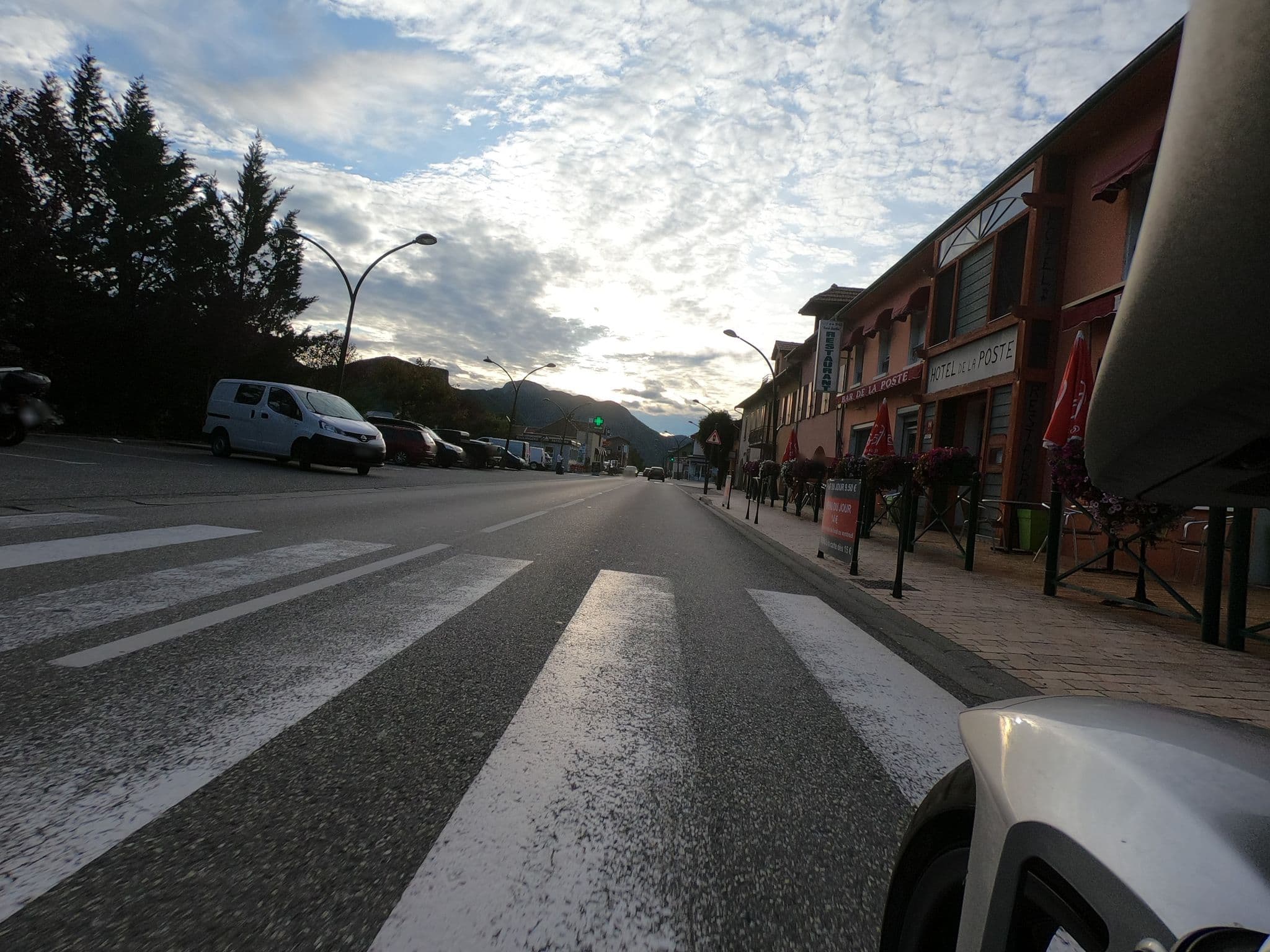 Street view near Hôtel de la Poste, Chorges — © schnitzelwagen (CC BY-SA · Mapillary)
