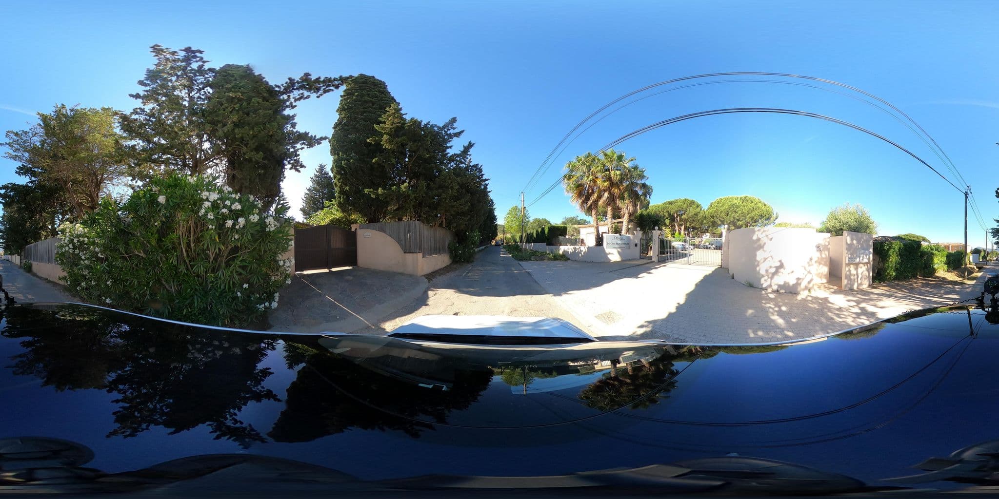 Street view near Hôtel Dune, Saint-Tropez — © sogefi (CC BY-SA · Mapillary)