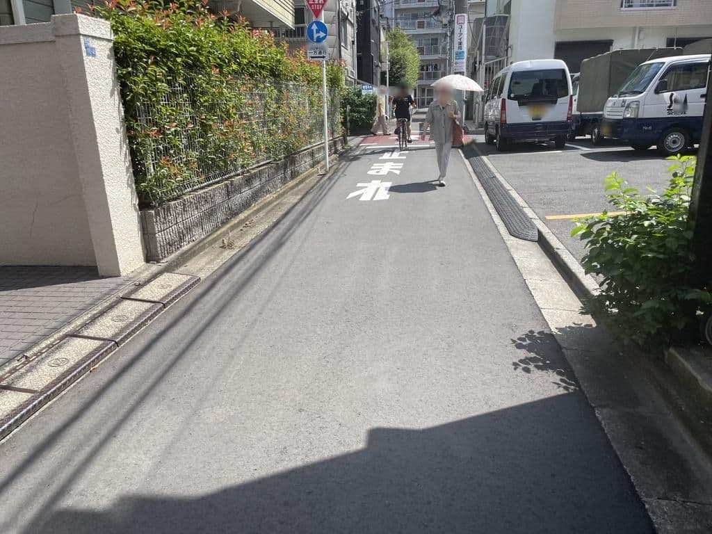 Street view near ビジネスホテル新大久保 石亭, Ōkubo — © musashino5 (CC BY-SA · Mapillary)