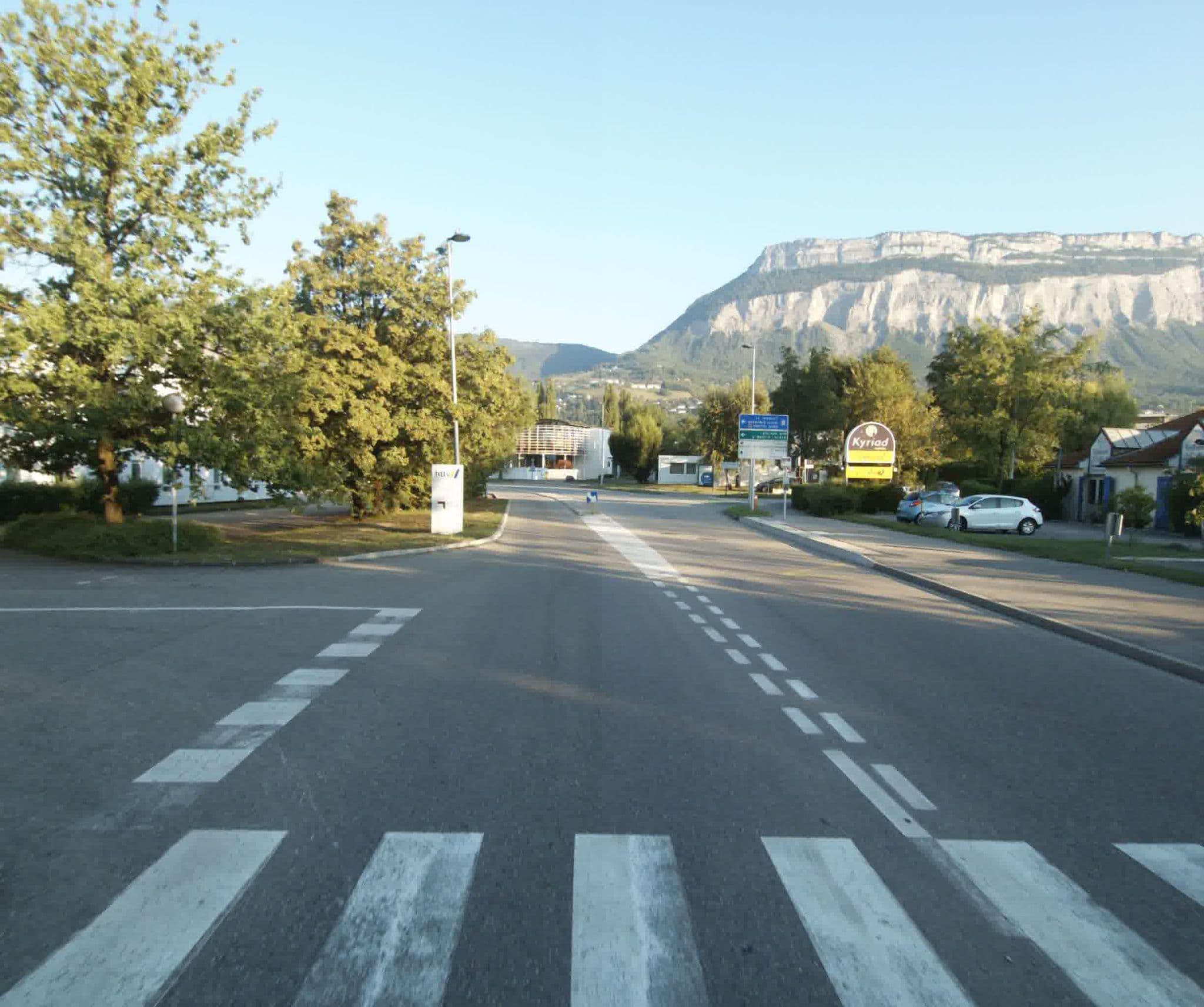 Street view near Comfort Hotel, Meylan — © sogefi (CC BY-SA · Mapillary)