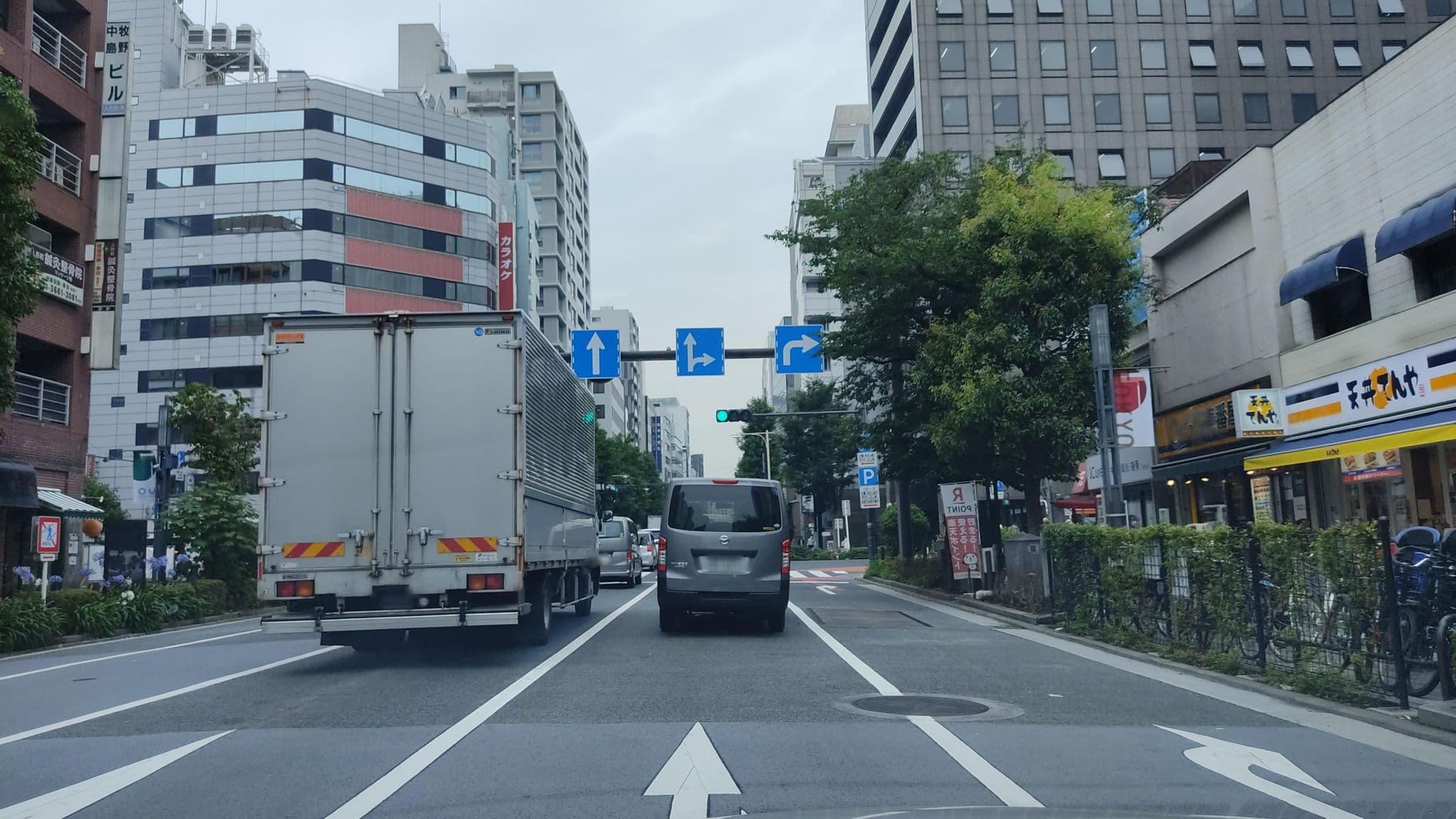Street view near ホテルリブマックス日本橋人形町 (Hotel Livemax Nihonbashi-Ningyocho), Nihonbashi-Kayabachō — © mitz (CC BY-SA · Mapillary)