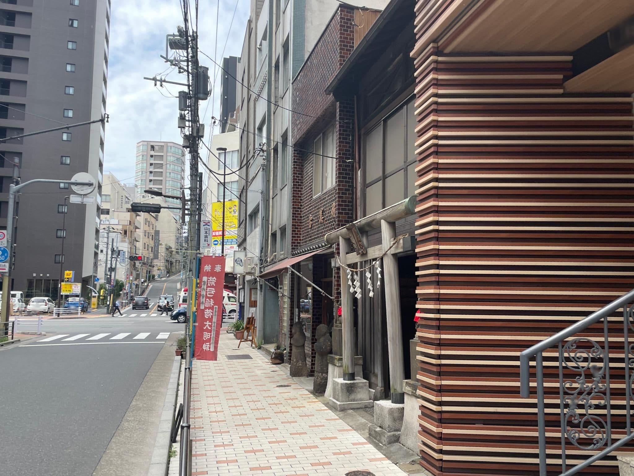 Street view near 上野ファーストシティホテル, Yushima — © musashino5 (CC BY-SA · Mapillary)