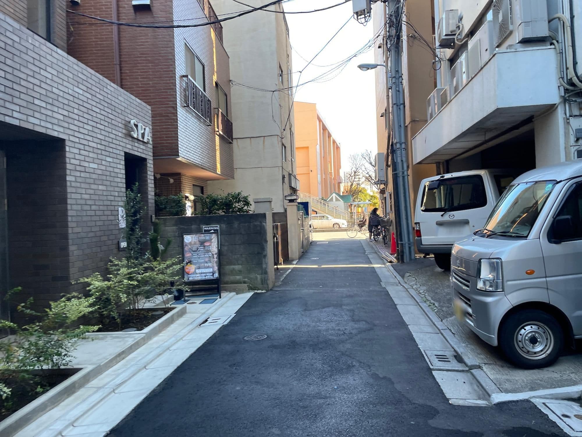 Street view near ホテルバレンタイン, Iriya — © musashino5 (CC BY-SA · Mapillary)