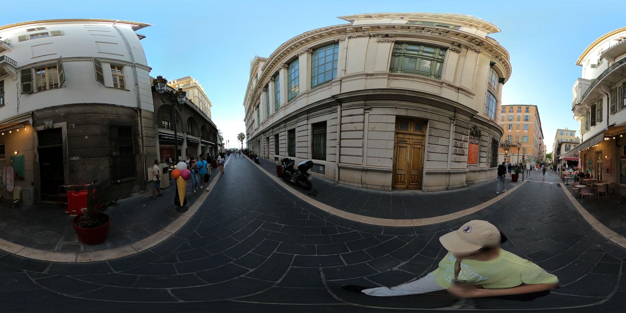 Street view near chez Stan, Vieille Ville — © annekaro (CC BY-SA · Mapillary)