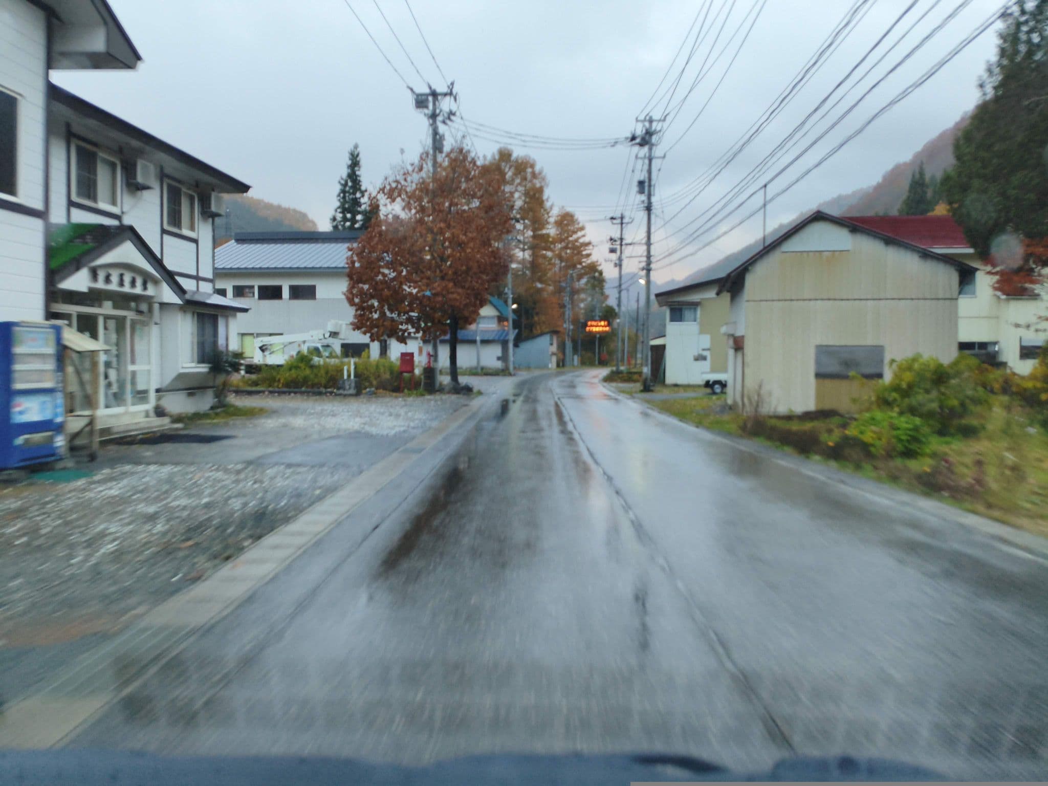 Street view near 清水屋旅館, Shimonakatsukawa — © parond (CC BY-SA · Mapillary)