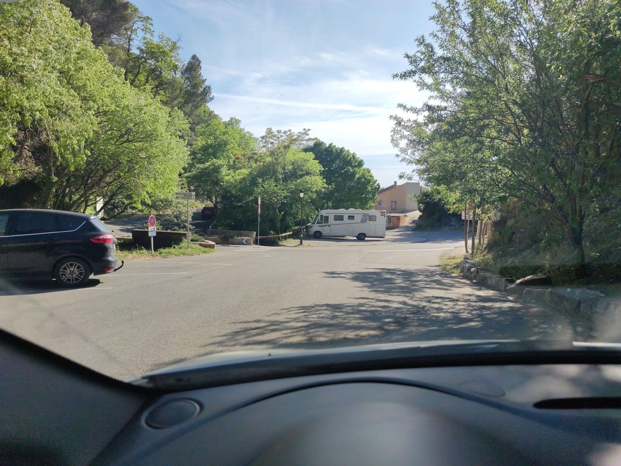 Street view near Séguret Parking carrière, Sablet — © zimmy (CC BY-SA · Mapillary)