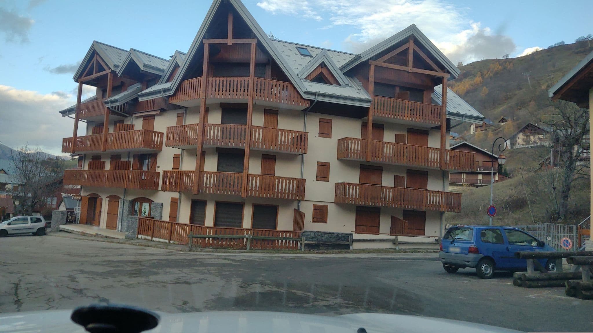 Street view near Aux Logis d'Élise, Valloire