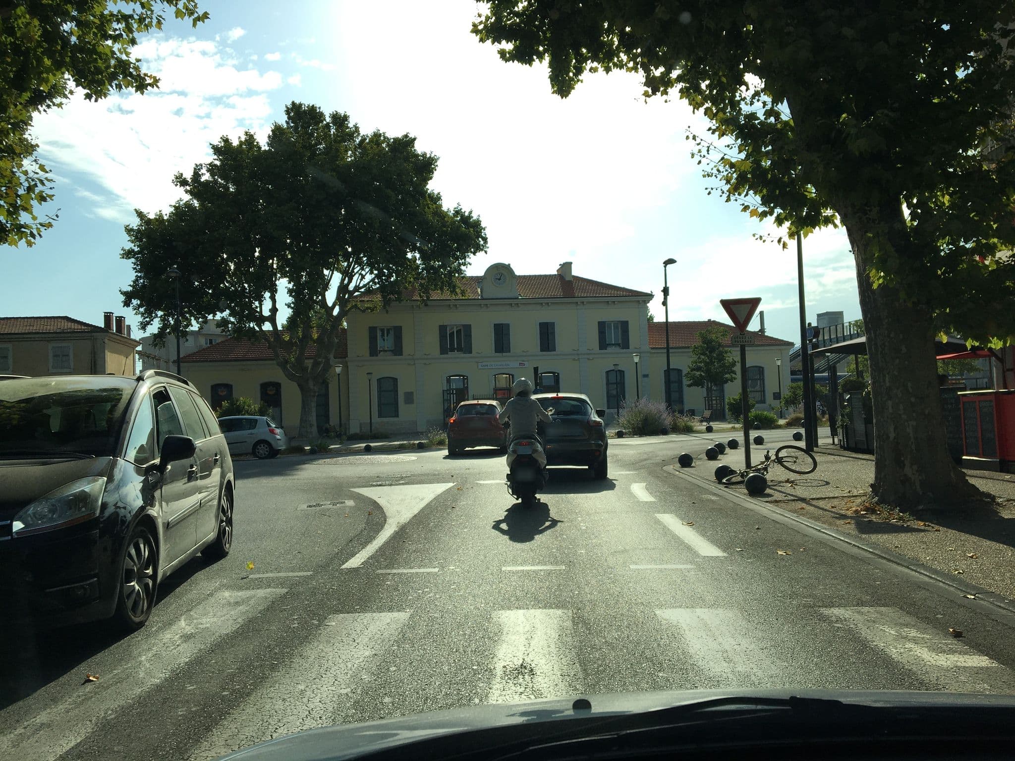 Street view near Hôtel de la Gare, Cavaillon — © zimmy (CC BY-SA · Mapillary)