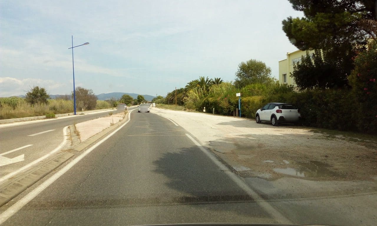 Street view near Hôtel de la Mer, Hyères — © selfishseahorse (CC BY-SA · Mapillary)