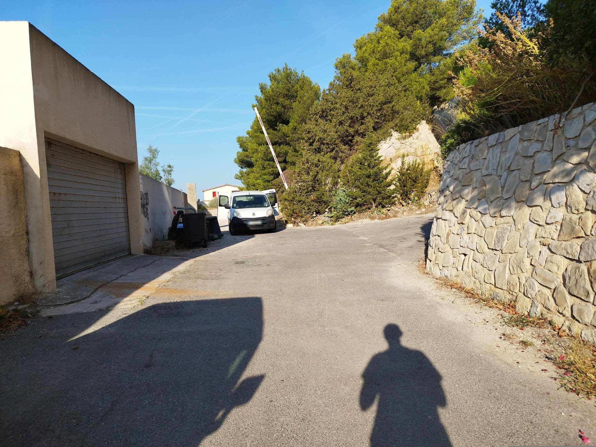 Street view near La petite calanque, Montredon — © bct (CC BY-SA · Mapillary)