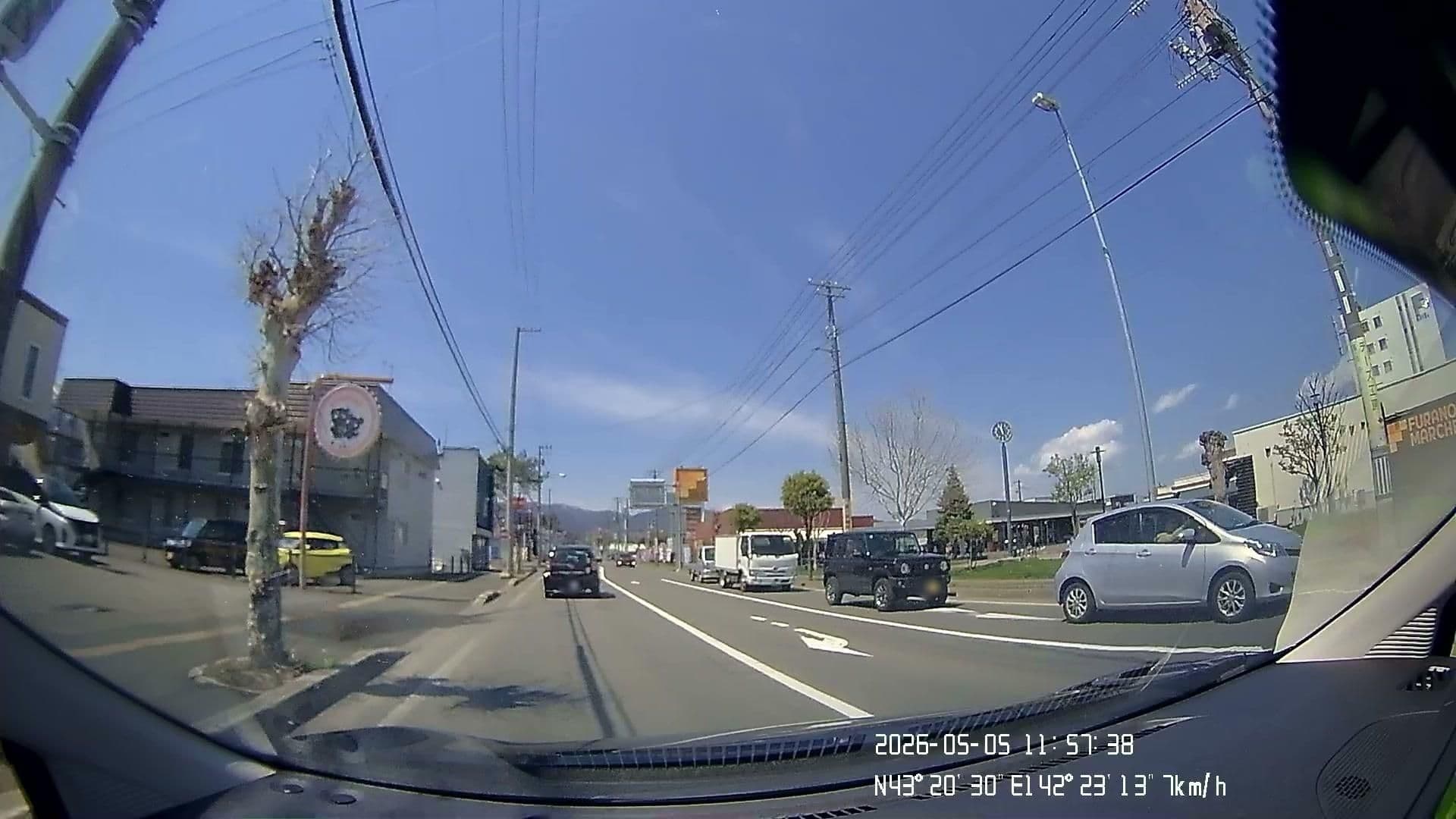 Street view near 山水旅館, Shimo-furano — © takayuki (CC BY-SA · Mapillary)