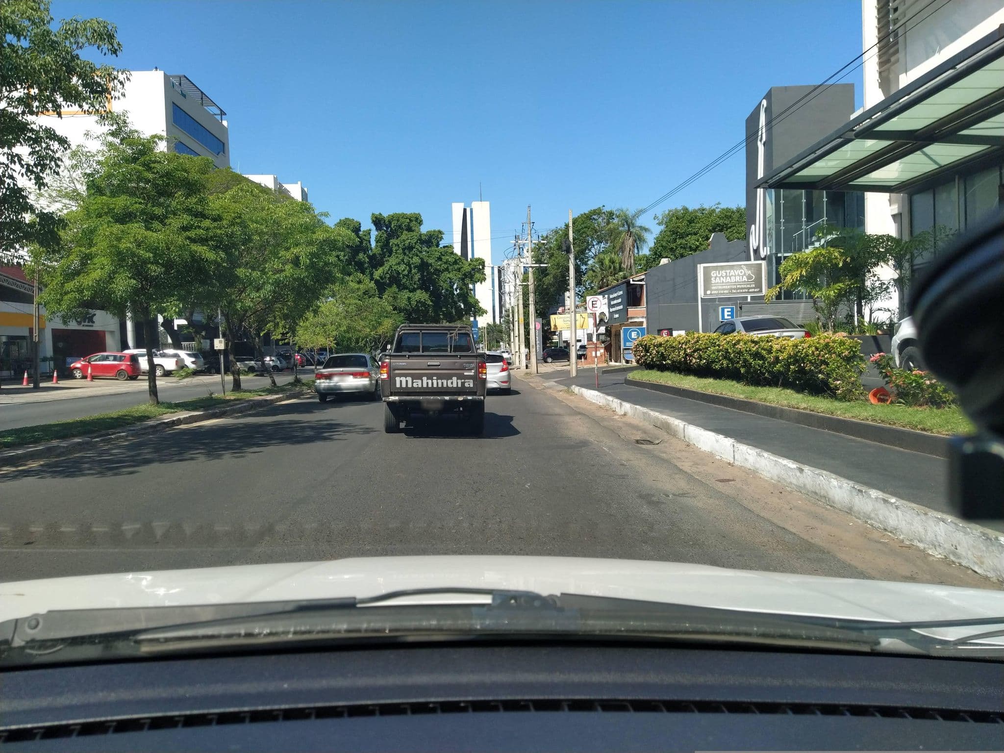 Street view near Esplendor Hotel Asunción, Fernando de la Mora — © jjorrge (CC BY-SA · Mapillary)