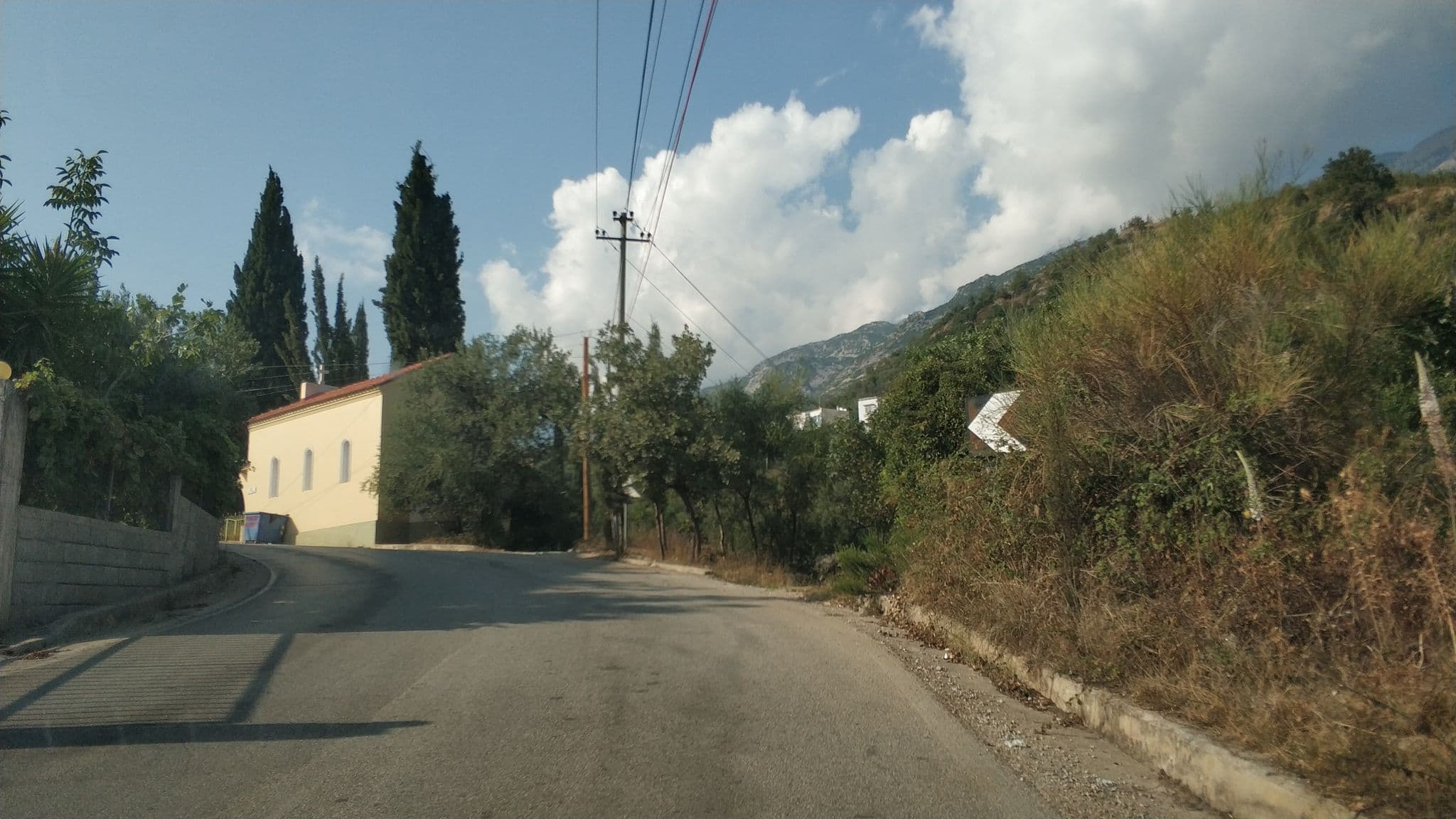 Street view near Ilion Hotel, Dhërmi — © freddouhelk (CC BY-SA · Mapillary)