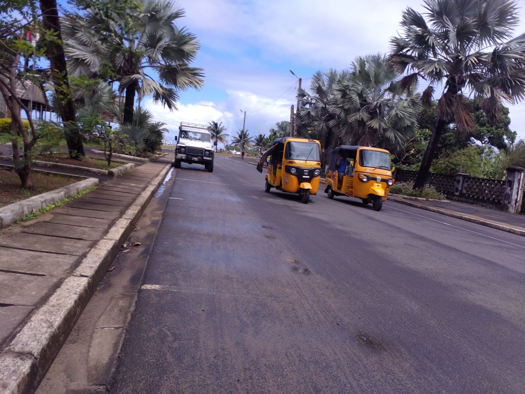 Street view near Hazovola Hotel, Antalaha — © rinah (CC BY-SA · Mapillary)